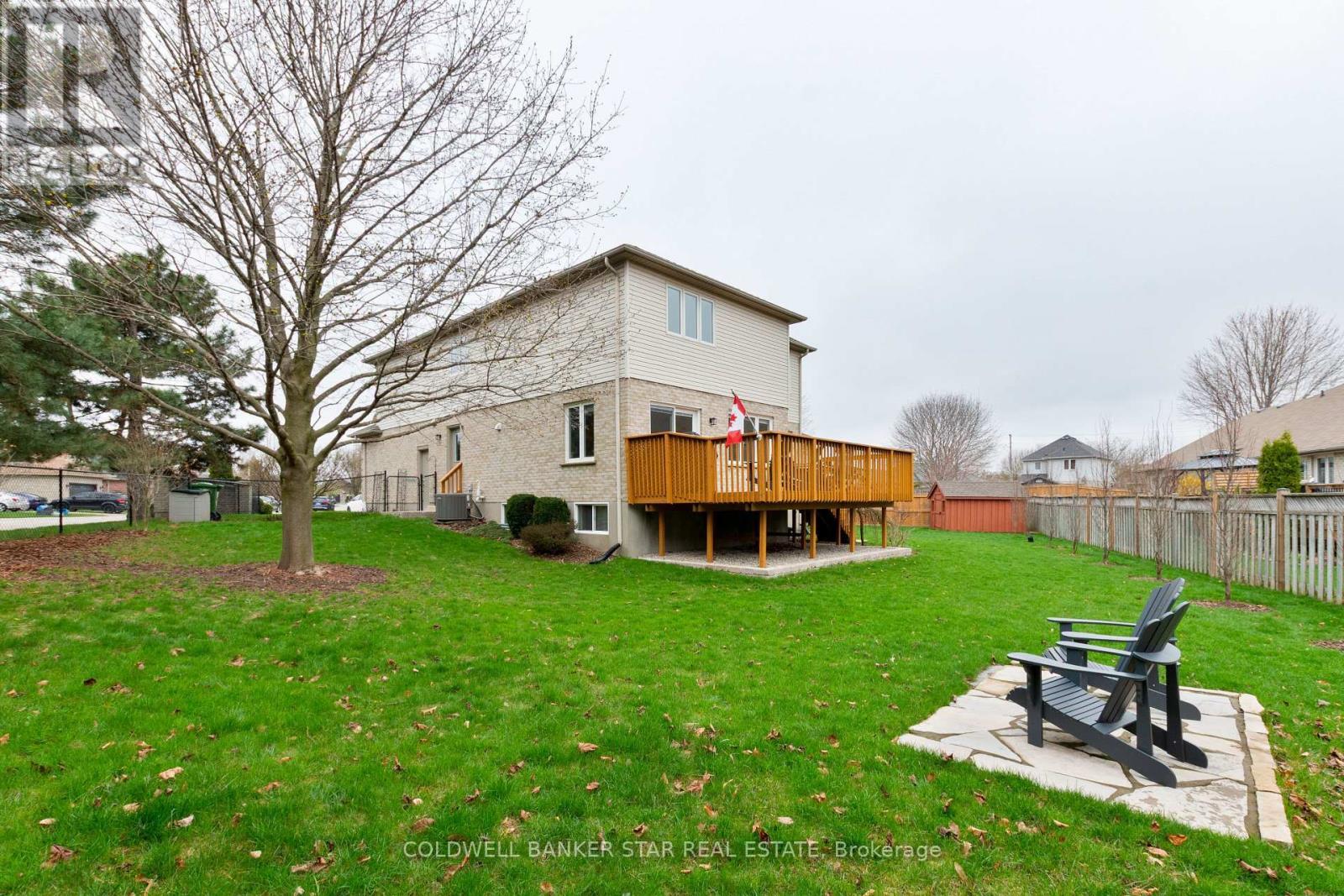 17 Windemere Place, St. Thomas, ON - Outdoor With Deck Patio Veranda With Backyard
