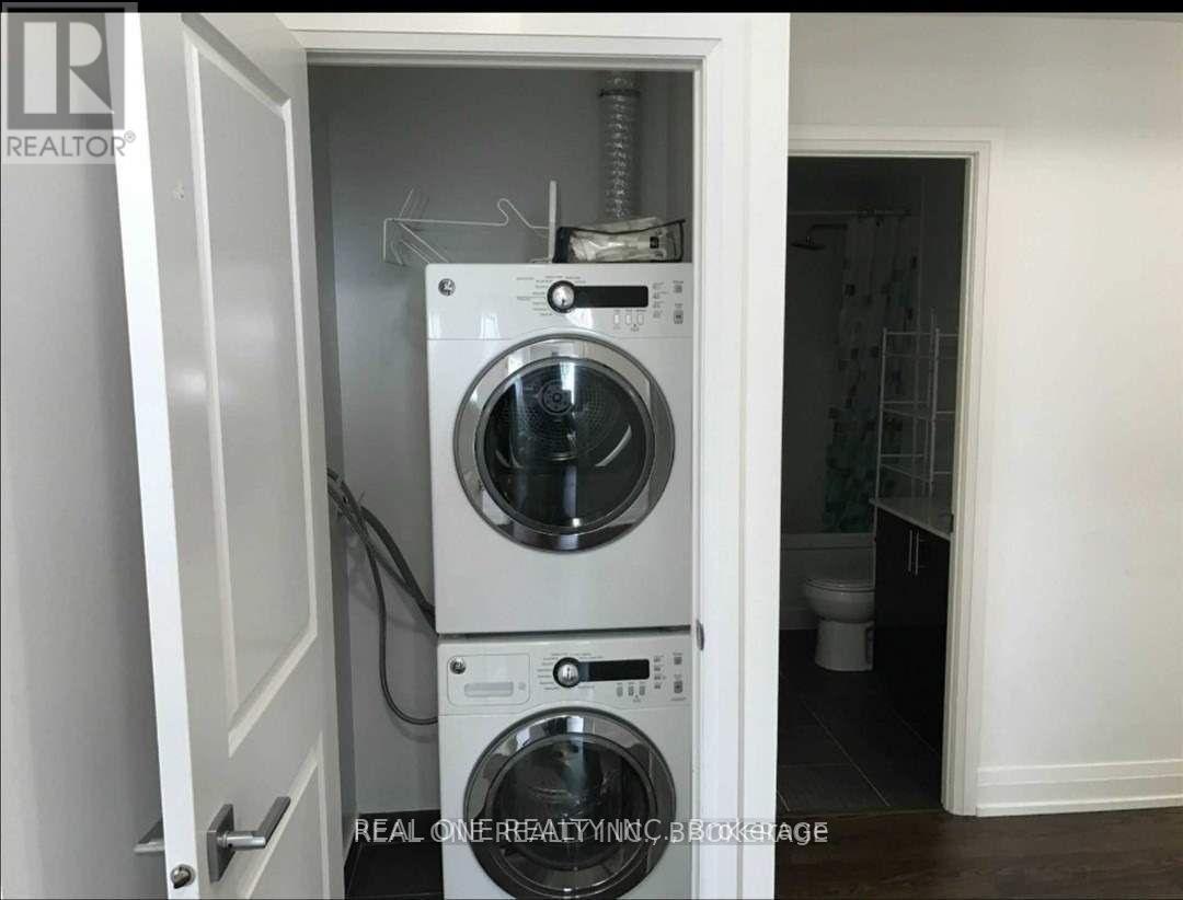 1102 - 7167 Yonge Street, Markham, ON - Indoor Photo Showing Laundry Room