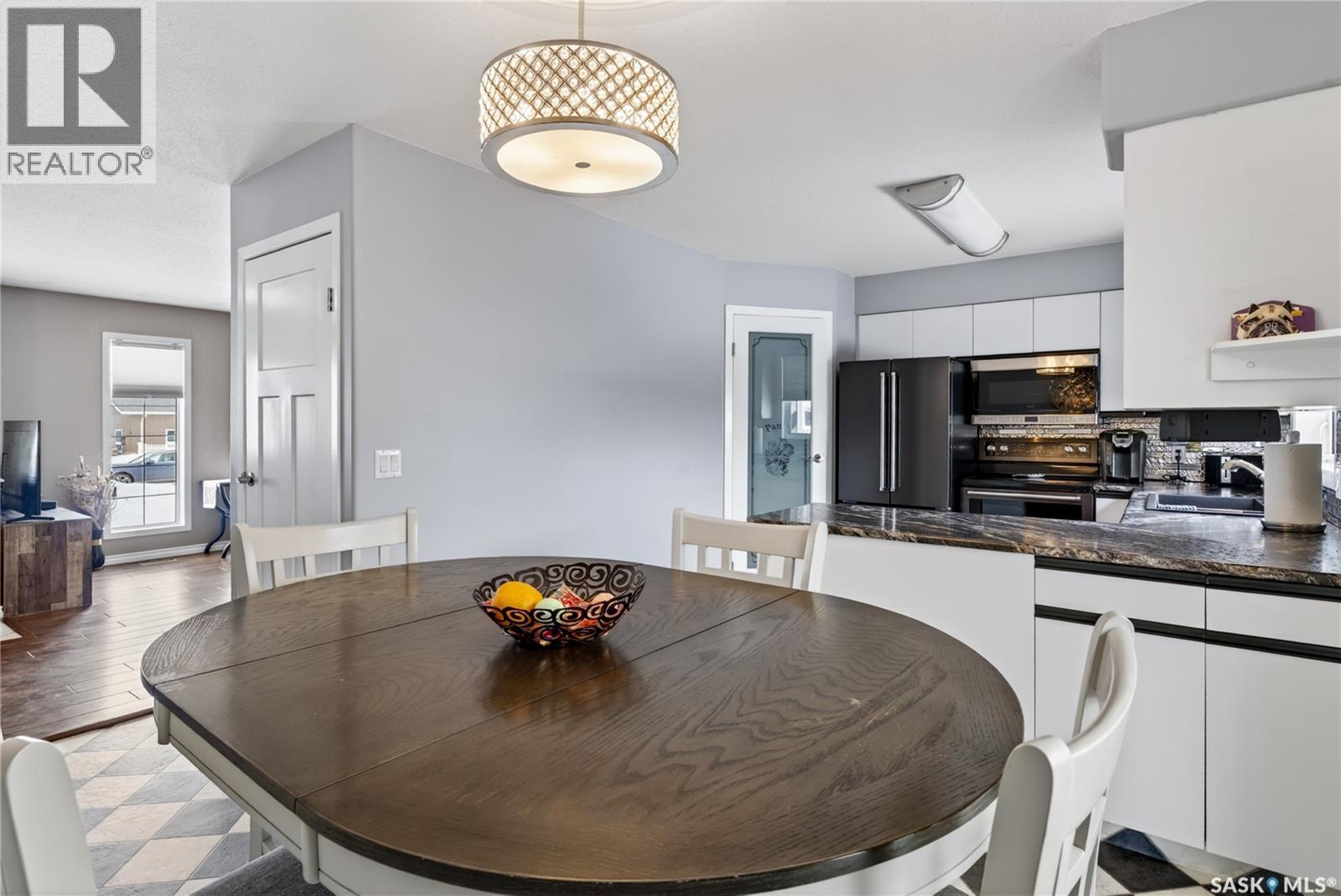 2103 9Th Avenue, Humboldt, SK - Indoor Photo Showing Dining Room