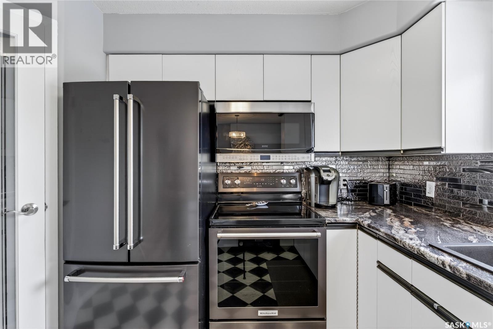 2103 9Th Avenue, Humboldt, SK - Indoor Photo Showing Kitchen With Upgraded Kitchen