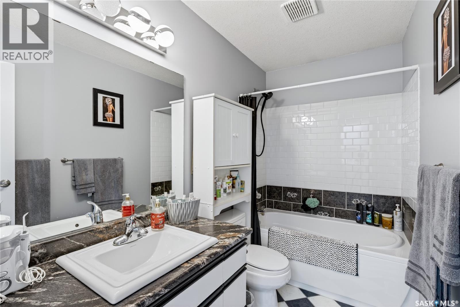 2103 9Th Avenue, Humboldt, SK - Indoor Photo Showing Bathroom