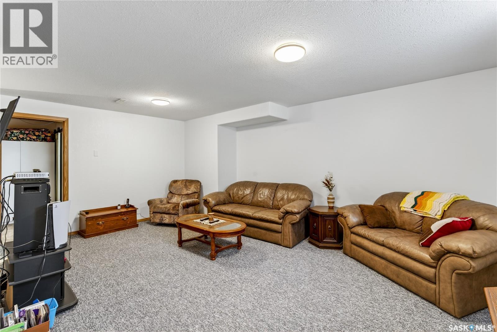 2103 9Th Avenue, Humboldt, SK - Indoor