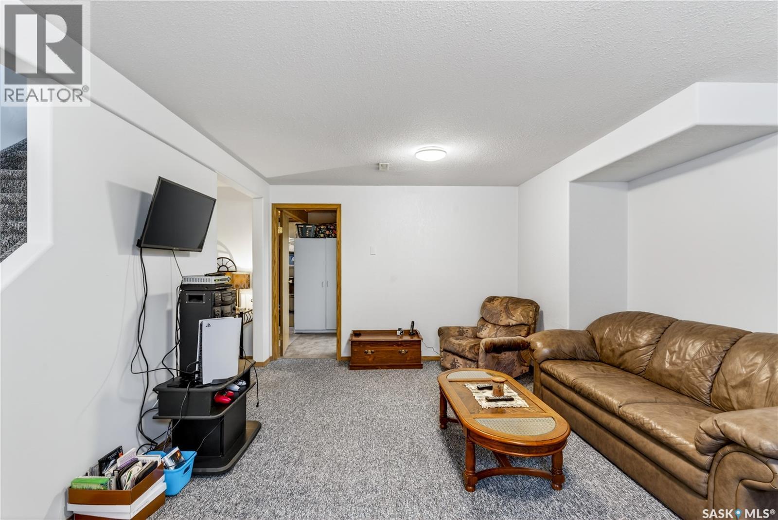 2103 9Th Avenue, Humboldt, SK - Indoor