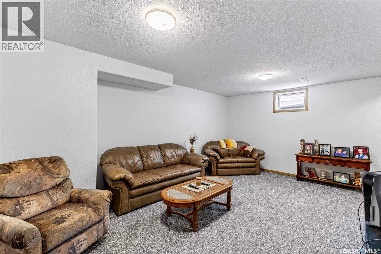2103 9Th Avenue, Humboldt, SK - Indoor
