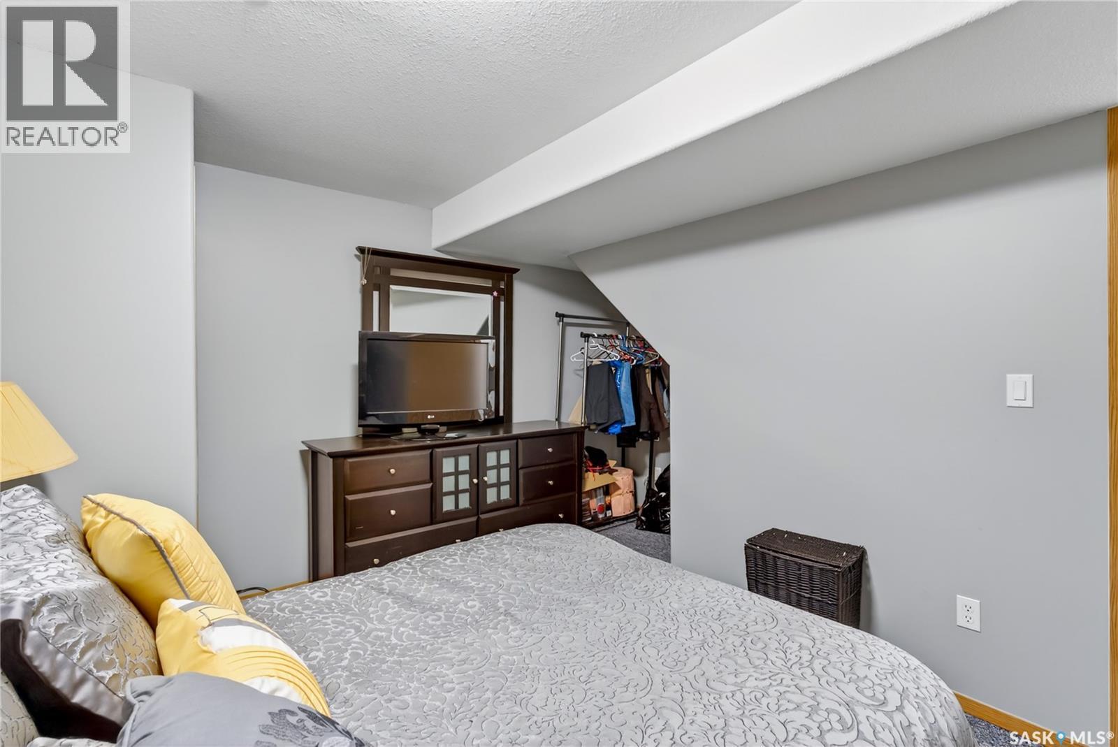 2103 9Th Avenue, Humboldt, SK - Indoor Photo Showing Bedroom
