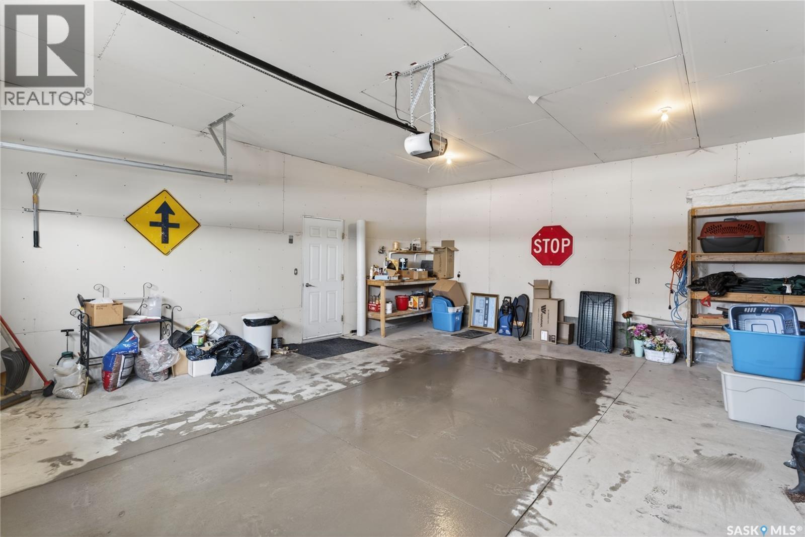 2103 9Th Avenue, Humboldt, SK - Indoor Photo Showing Garage
