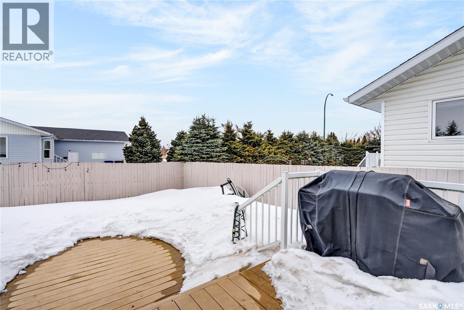 2103 9Th Avenue, Humboldt, SK - Outdoor With Deck Patio Veranda