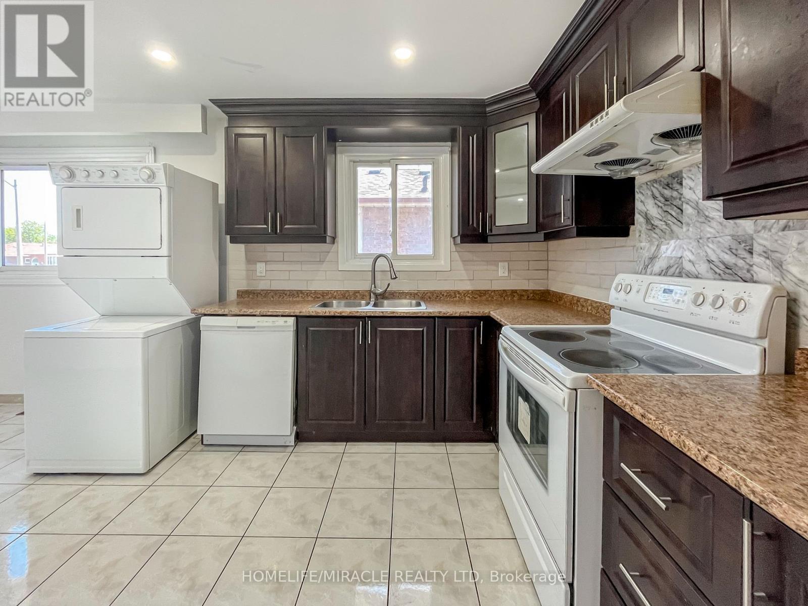 3485 Oakglade Crescent, Mississauga, ON - Indoor Photo Showing Laundry Room