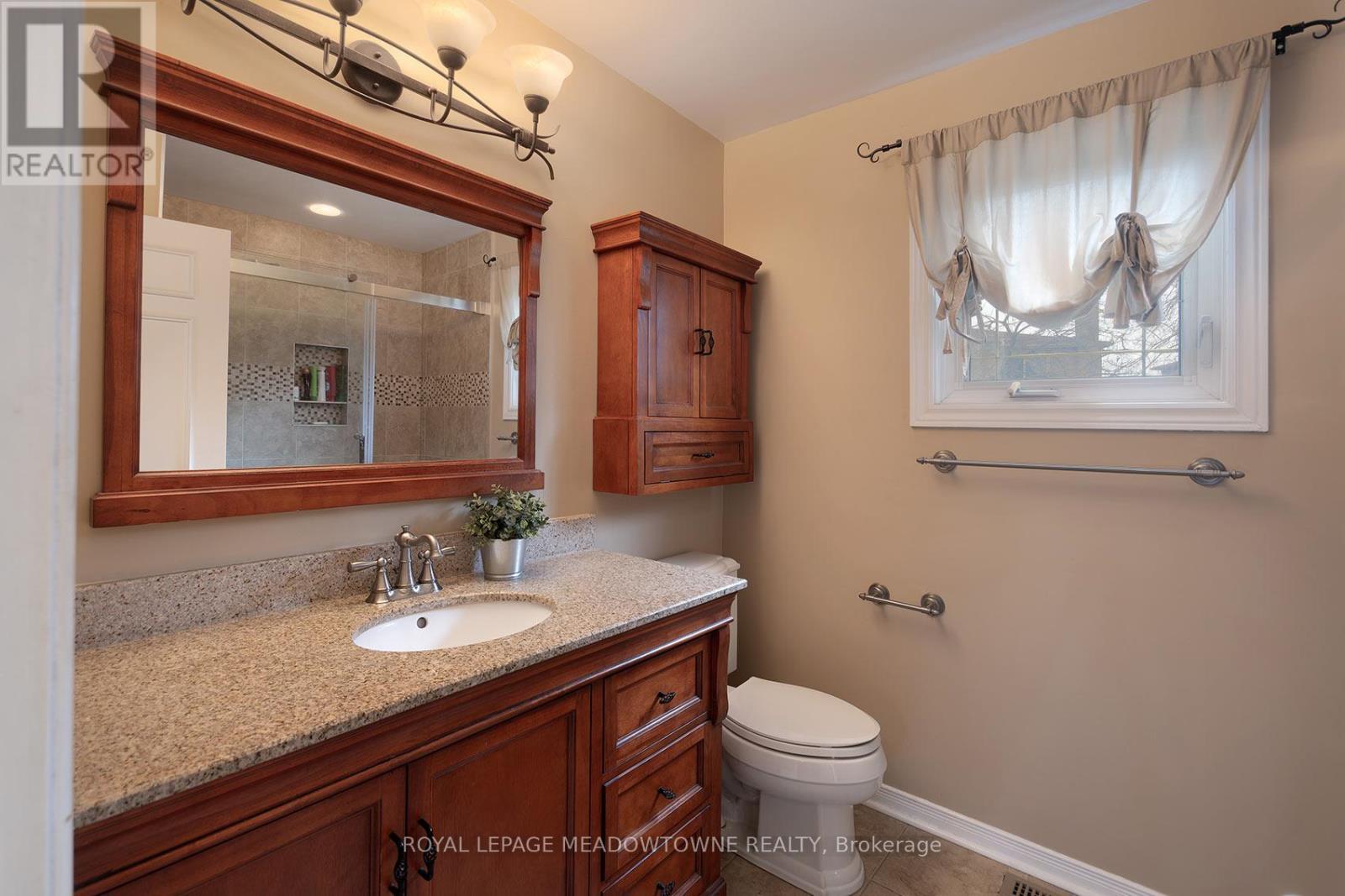 2542 Valencia Road, Mississauga, ON - Indoor Photo Showing Bathroom