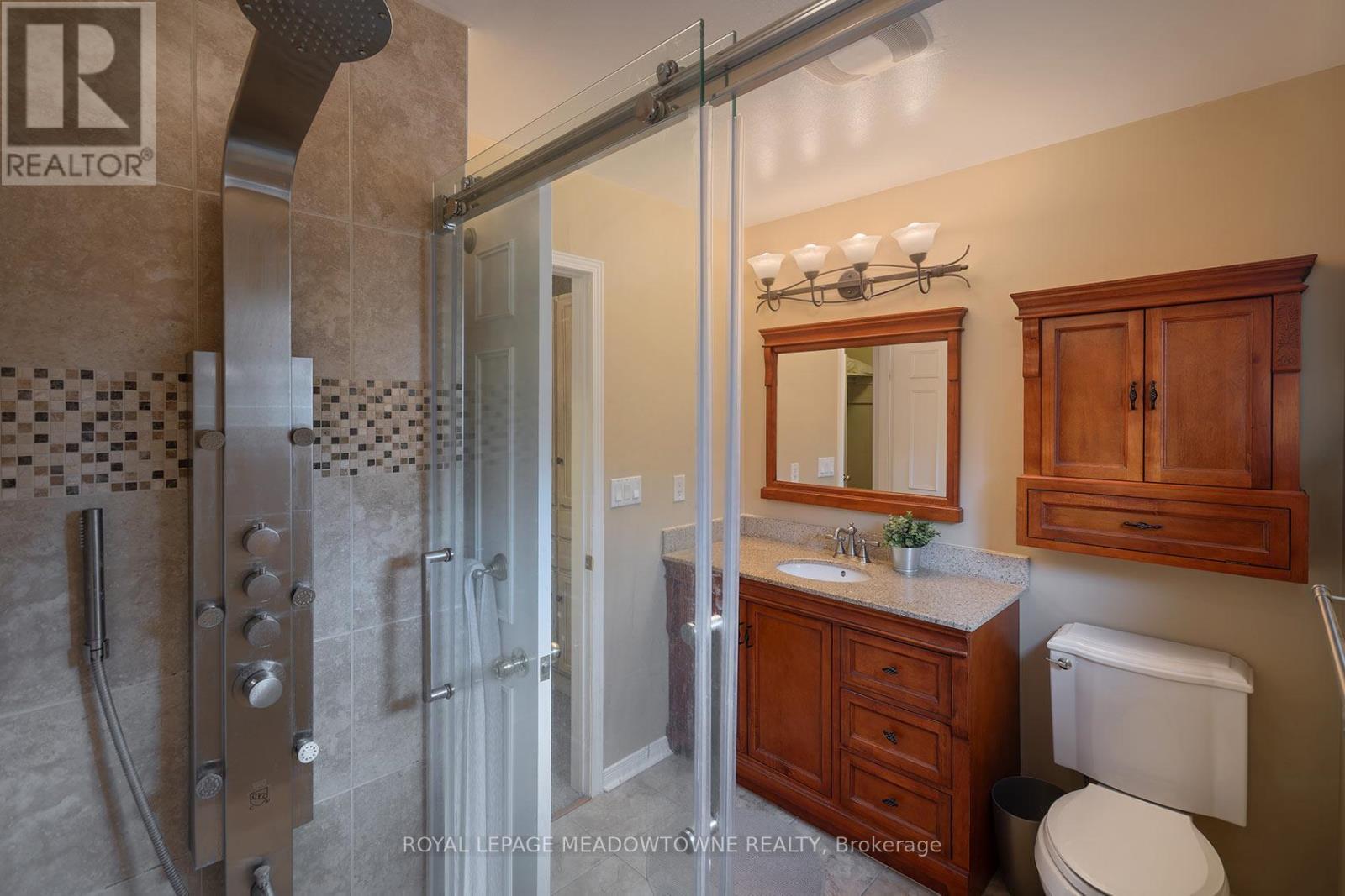 2542 Valencia Road, Mississauga, ON - Indoor Photo Showing Bathroom