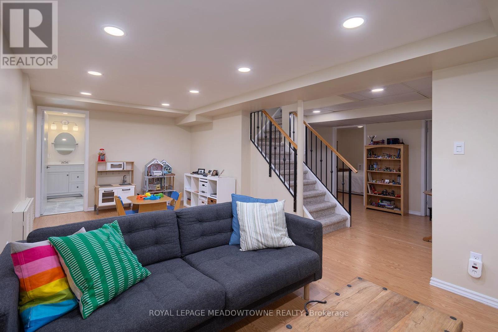 2542 Valencia Road, Mississauga, ON - Indoor Photo Showing Living Room