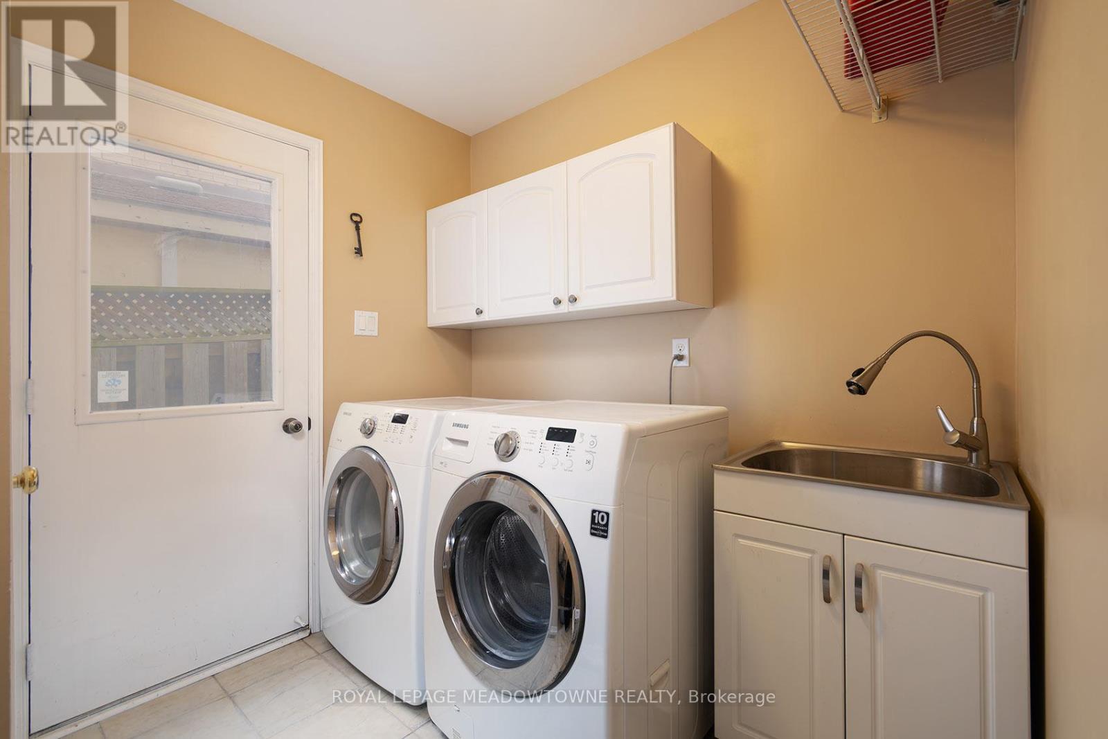 2542 Valencia Road, Mississauga, ON - Indoor Photo Showing Laundry Room