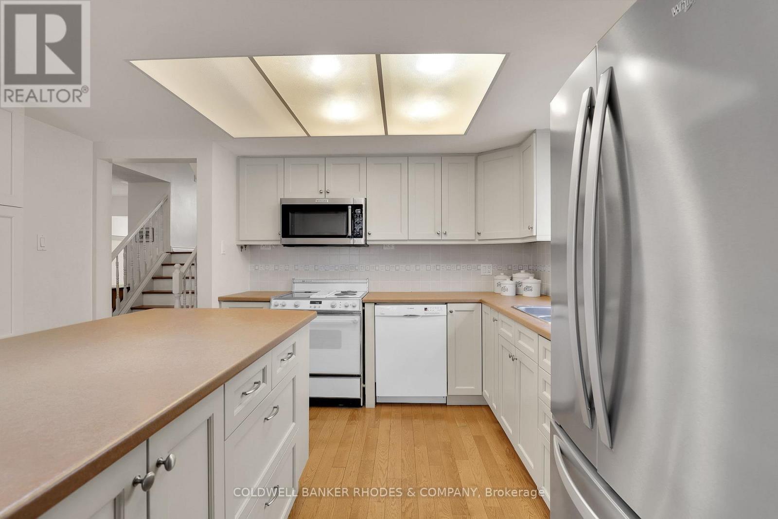 73 Bramblegrove Crescent, Ottawa, ON - Indoor Photo Showing Kitchen