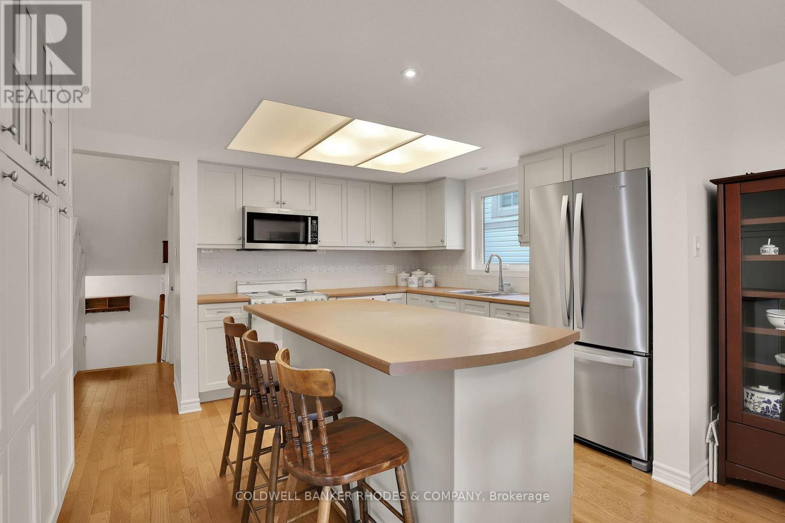 73 Bramblegrove Crescent, Ottawa, ON - Indoor Photo Showing Kitchen With Double Sink