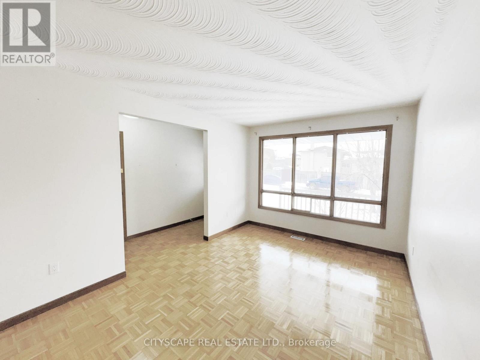 Living Room - 7 Quincy Court, Hamilton, ON - Indoor Photo Showing Other Room