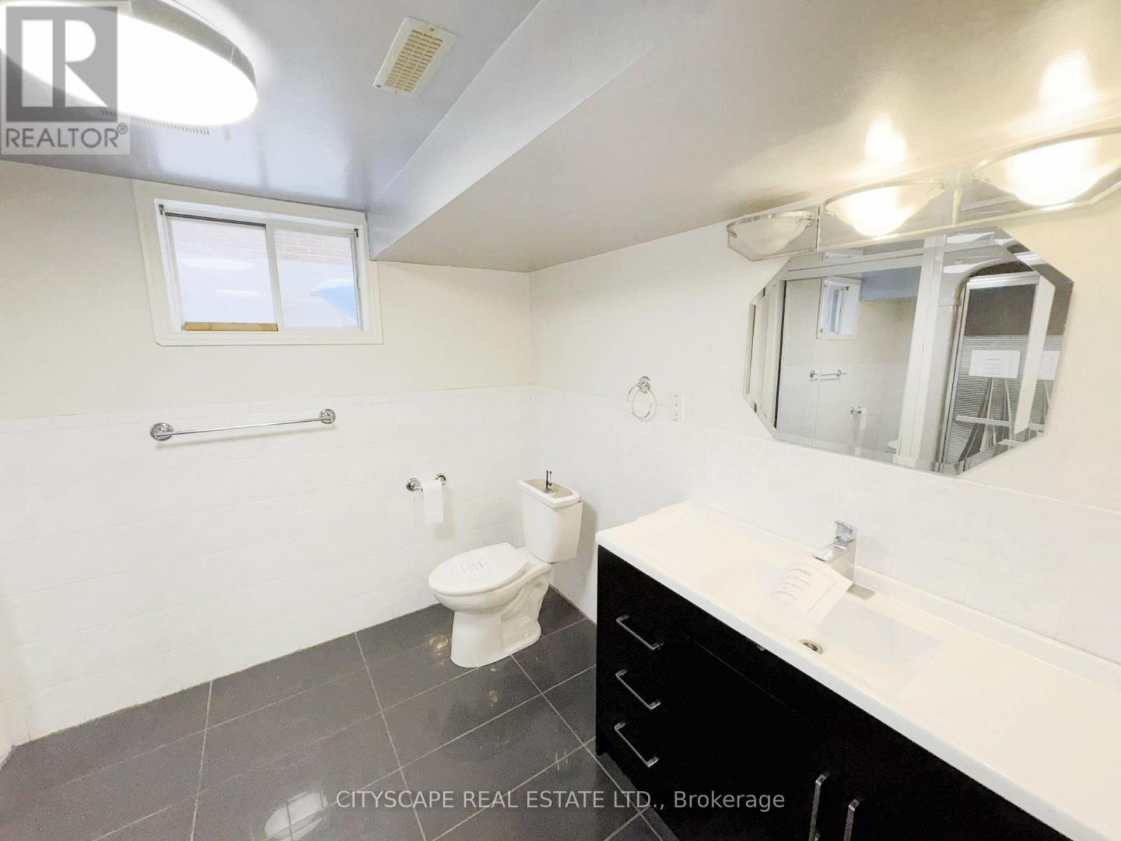 Basement - 3pc Bathroom - 7 Quincy Court, Hamilton, ON - Indoor Photo Showing Bathroom