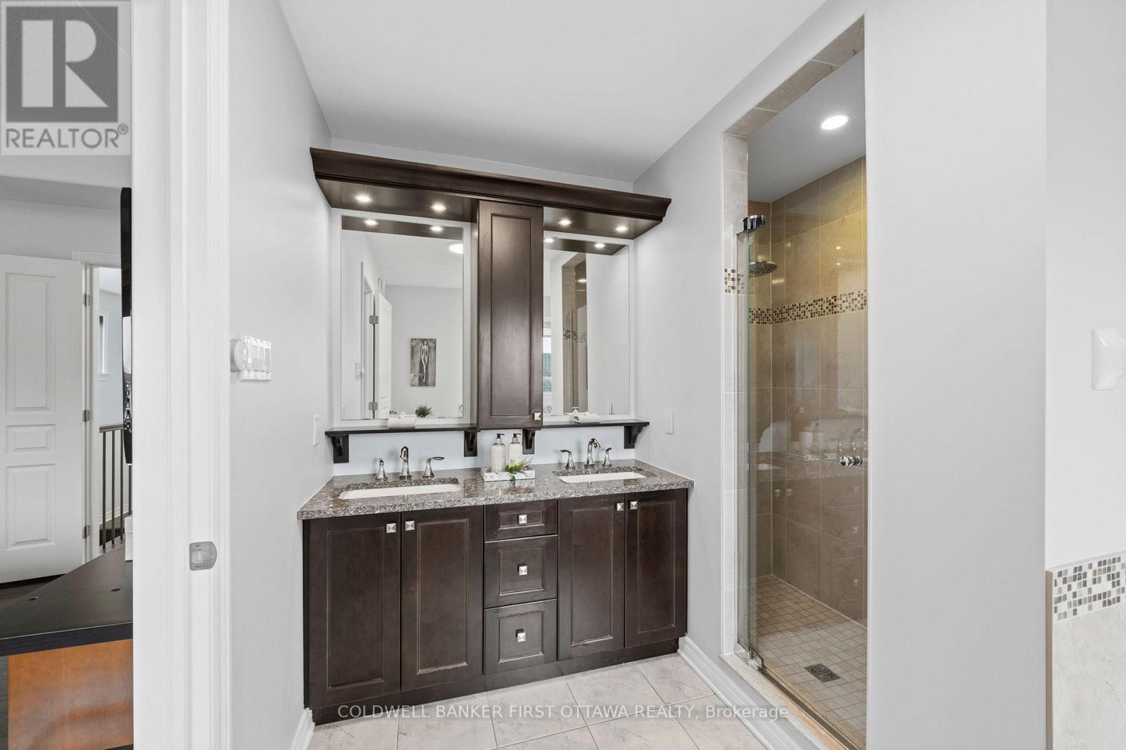 206 Ancaster Avenue, Ottawa, ON - Indoor Photo Showing Bathroom
