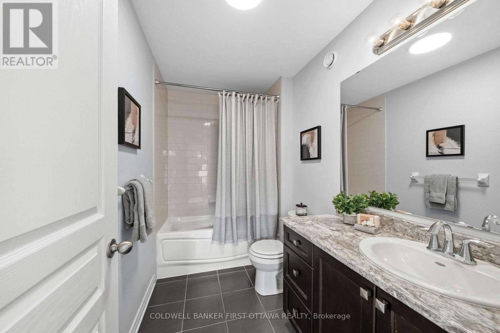 206 Ancaster Avenue, Ottawa, ON - Indoor Photo Showing Bathroom
