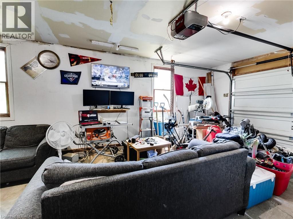 9183 Silver Street, Caistor Centre, ON - Indoor Photo Showing Garage