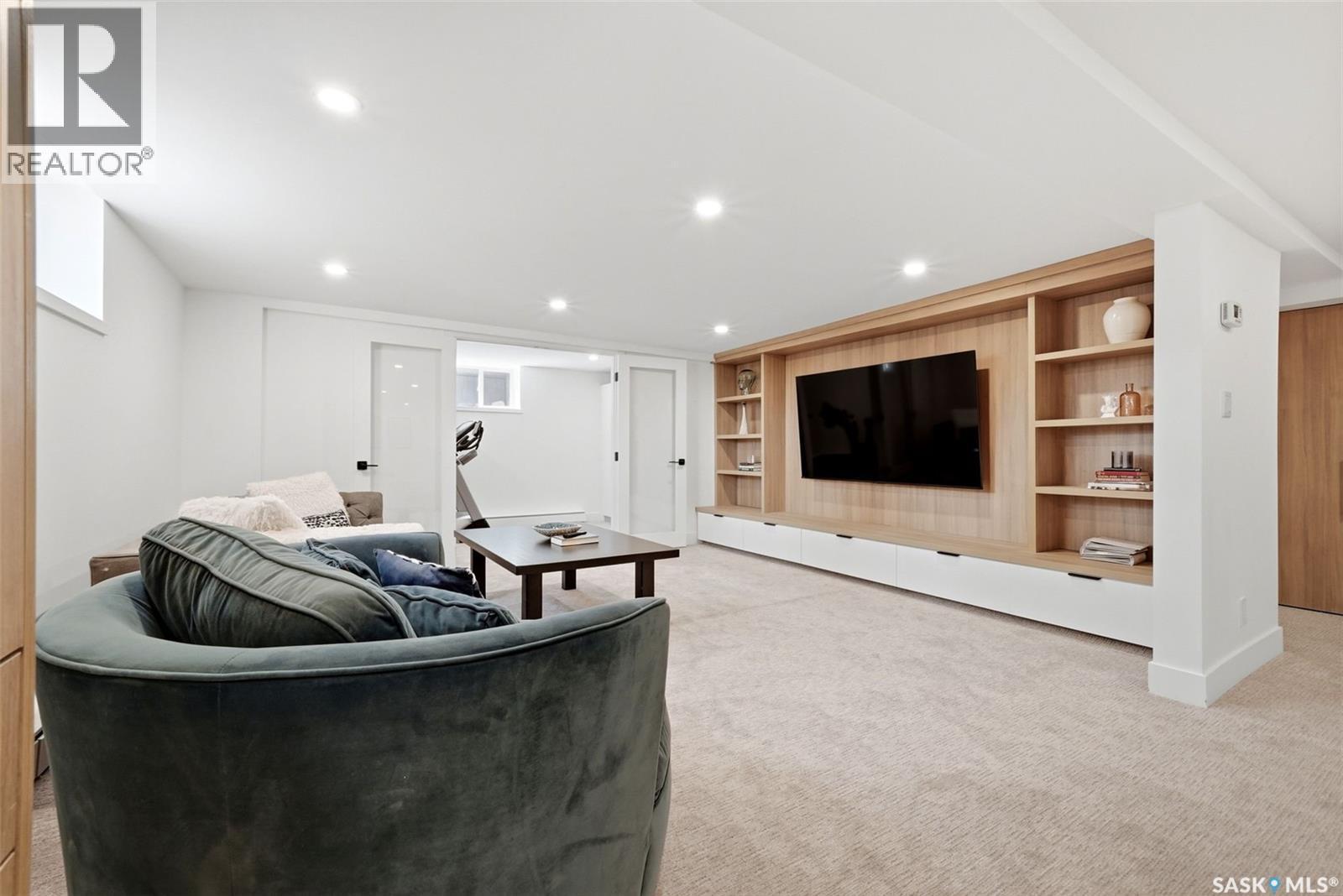 3200 Albert Street, Regina, SK - Indoor