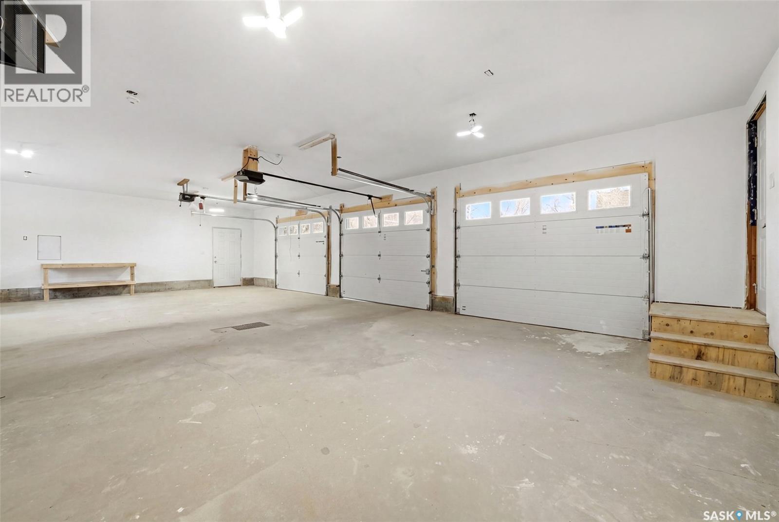 3200 Albert Street, Regina, SK - Indoor Photo Showing Garage