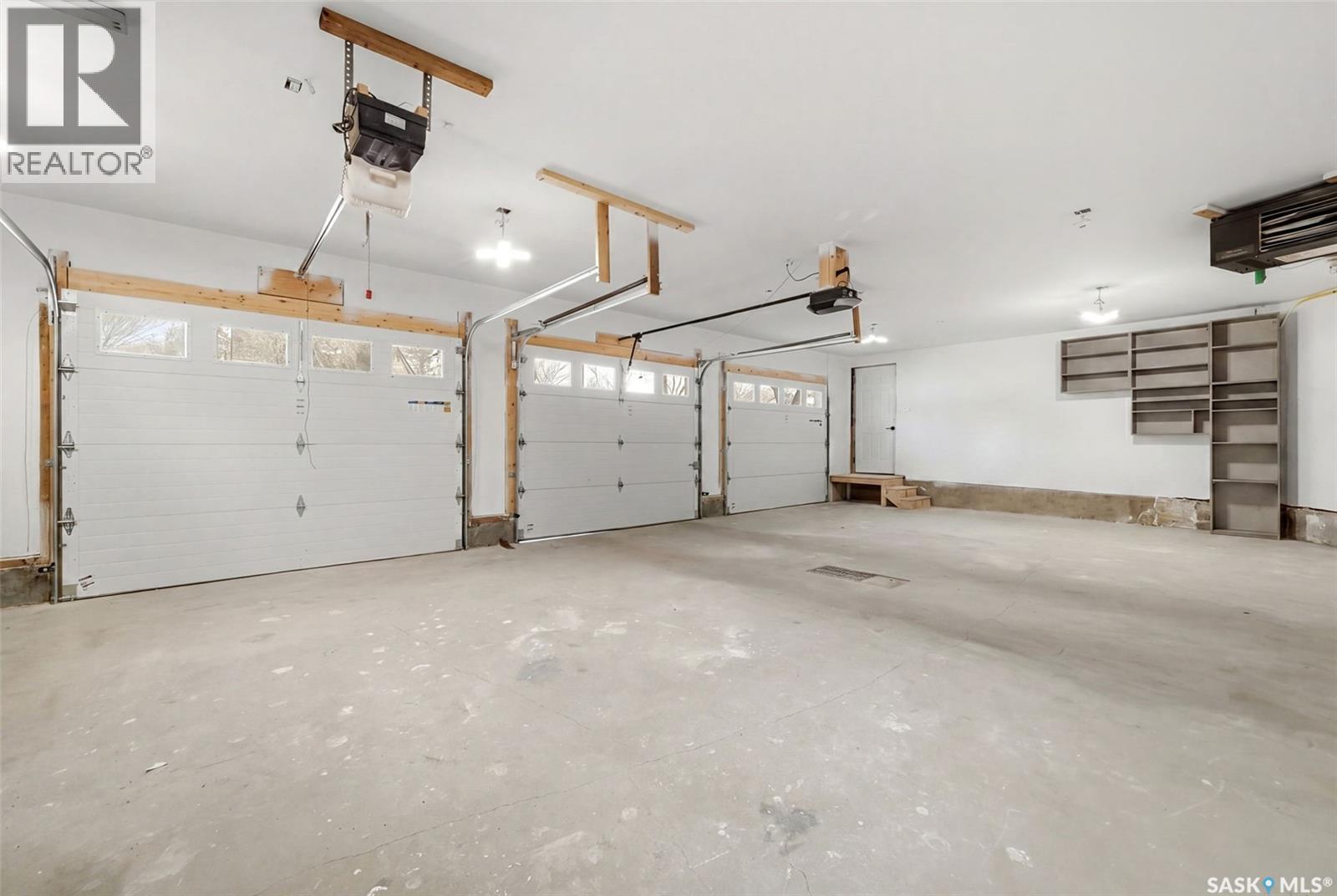 3200 Albert Street, Regina, SK - Indoor Photo Showing Garage