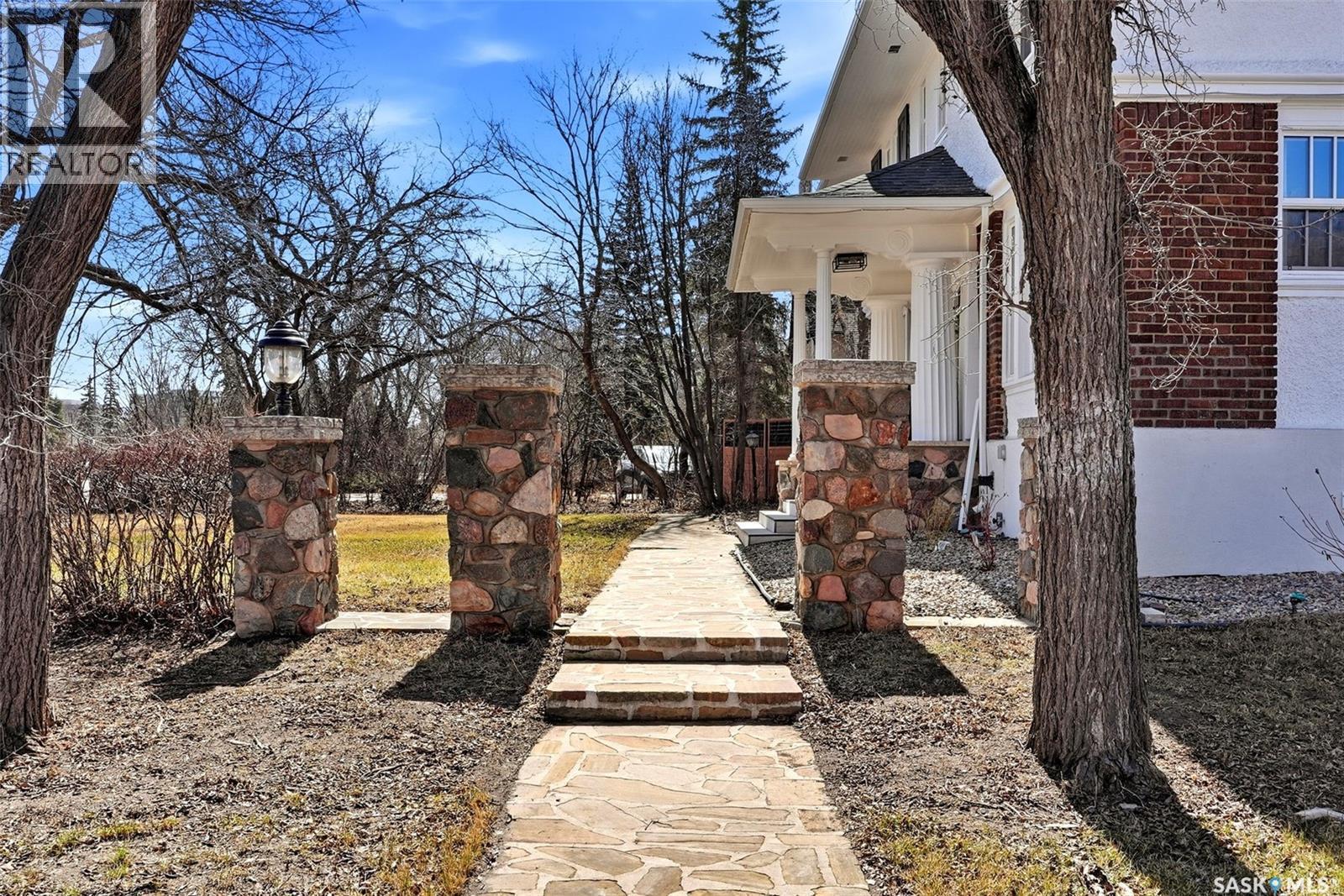 3200 Albert Street, Regina, SK - Outdoor