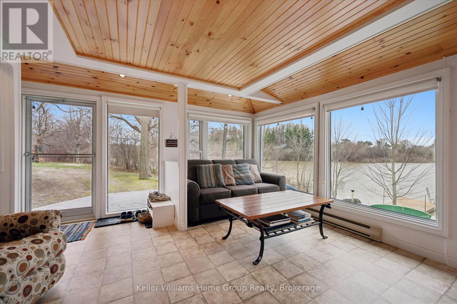 973 Road 10 West, Mapleton, ON - Indoor Photo Showing Living Room
