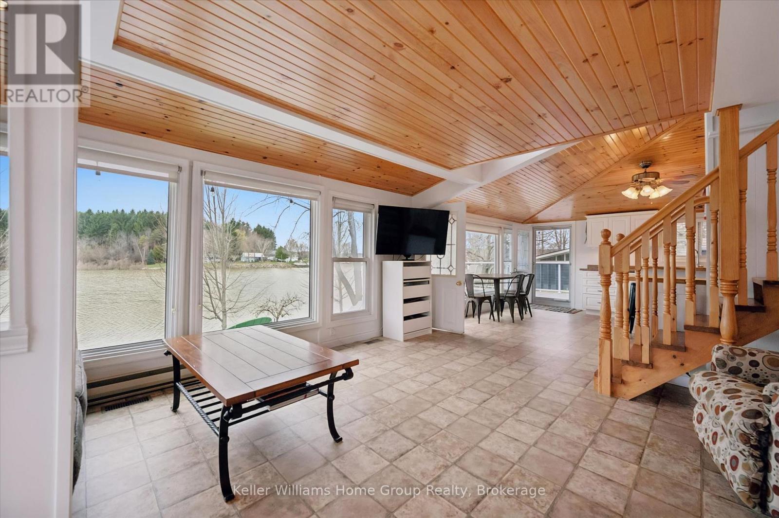 973 Road 10 West, Mapleton, ON - Indoor