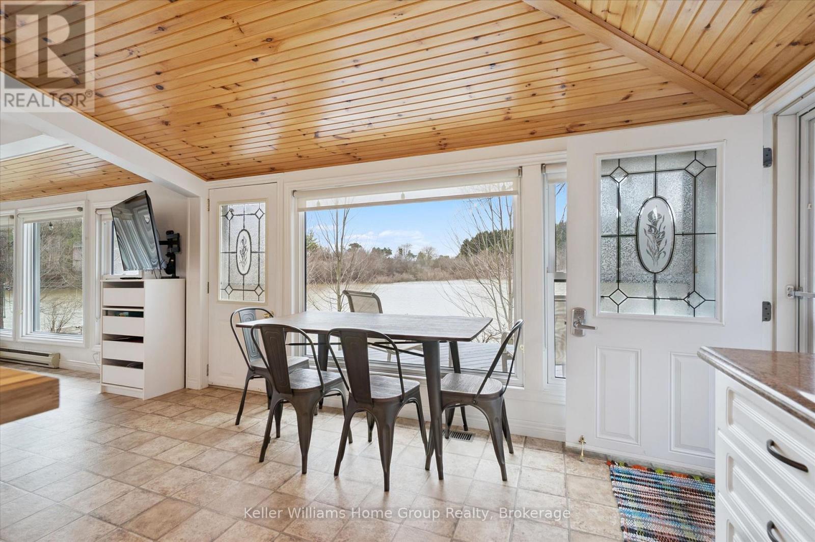 973 Road 10 West, Mapleton, ON - Indoor Photo Showing Dining Room