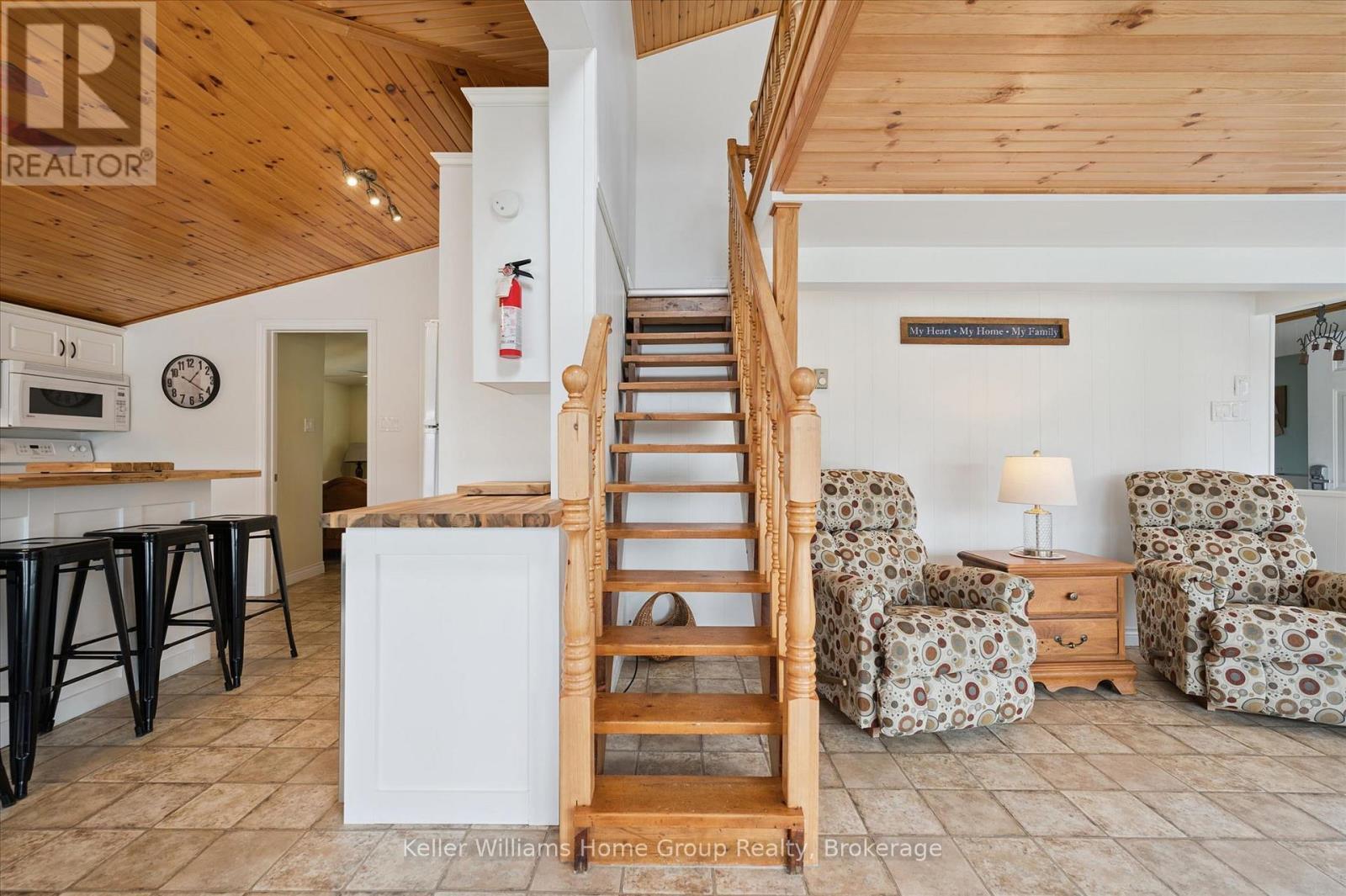 973 Road 10 West, Mapleton, ON - Indoor Photo Showing Other Room