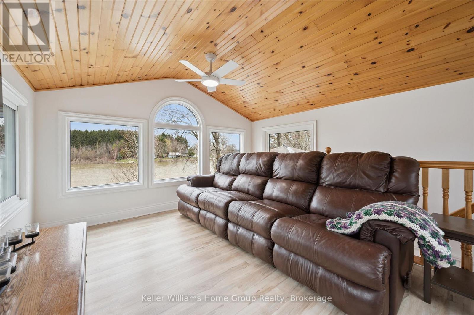 973 Road 10 West, Mapleton, ON - Indoor Photo Showing Living Room