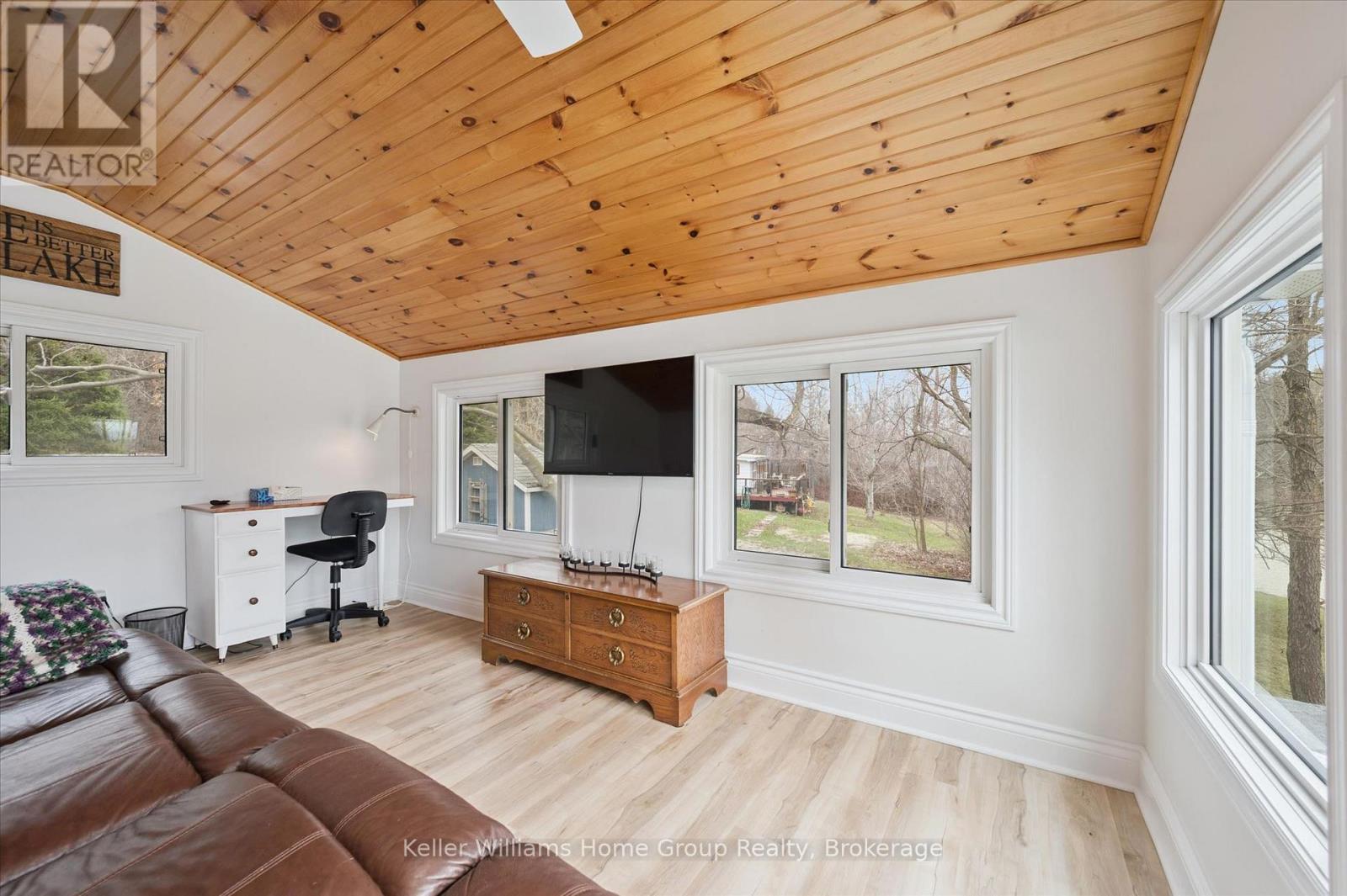 973 Road 10 West, Mapleton, ON - Indoor