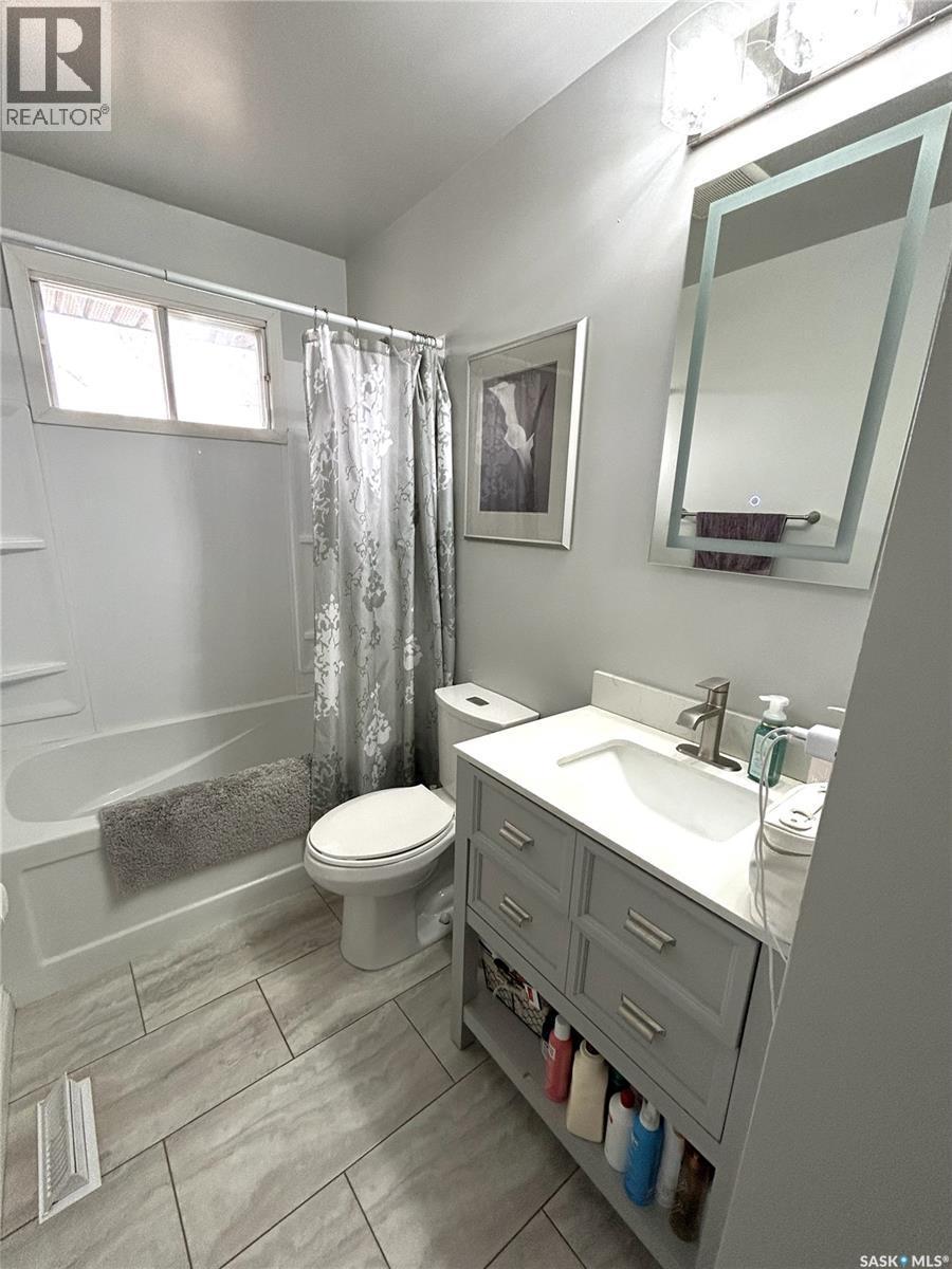 122 Hamilton Street, Davidson, SK - Indoor Photo Showing Bathroom