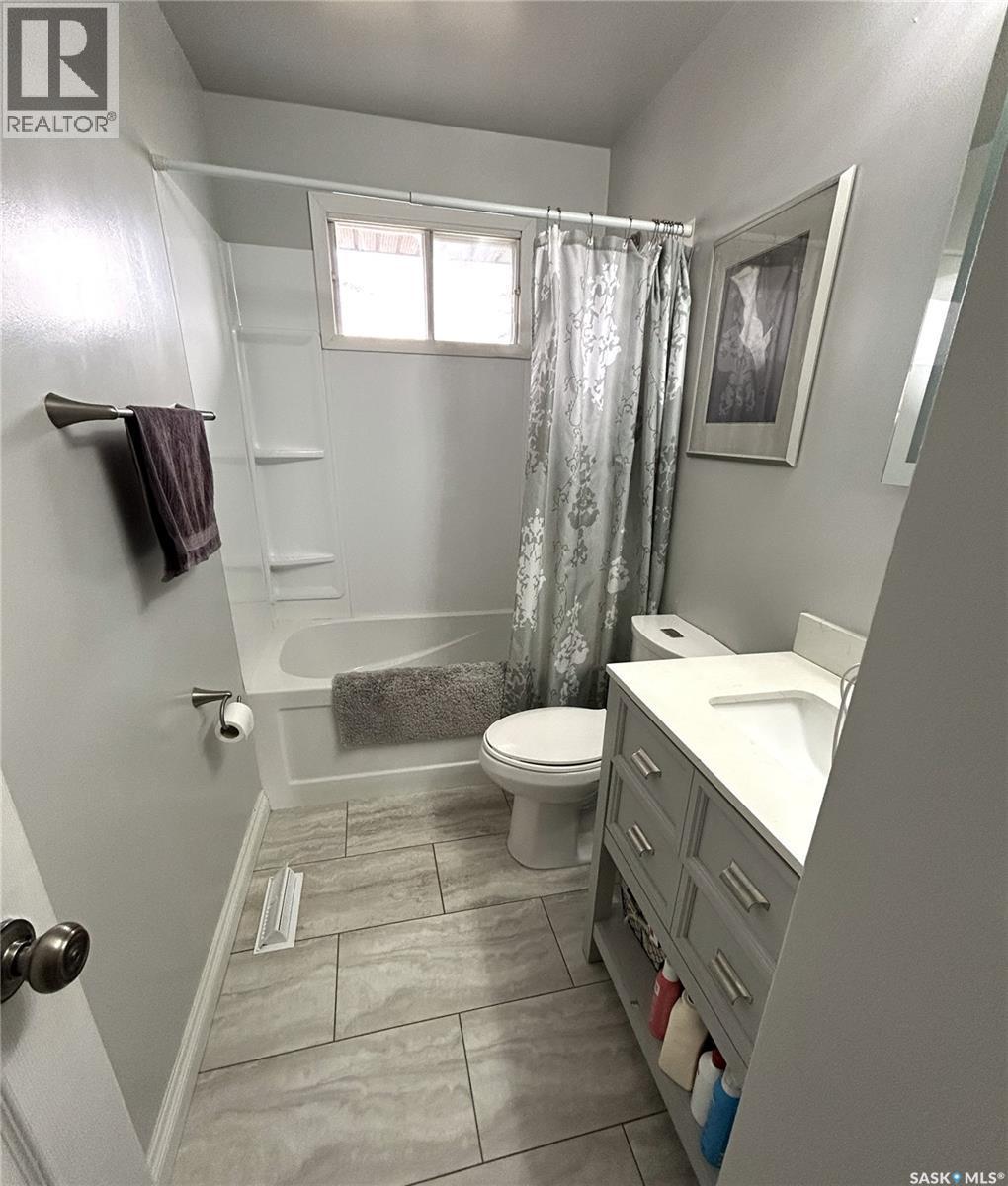 122 Hamilton Street, Davidson, SK - Indoor Photo Showing Bathroom