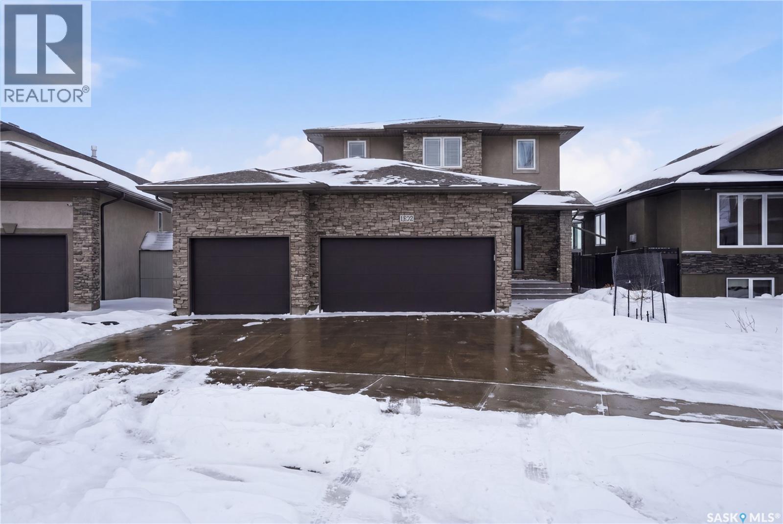 1532 Maple Hill Crescent N, Regina, SK - Outdoor With Facade