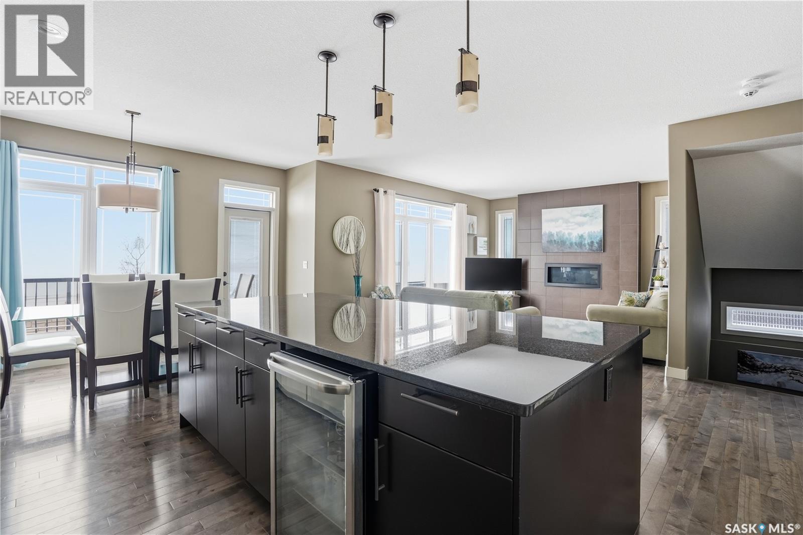 1532 Maple Hill Crescent N, Regina, SK - Indoor Photo Showing Kitchen With Upgraded Kitchen