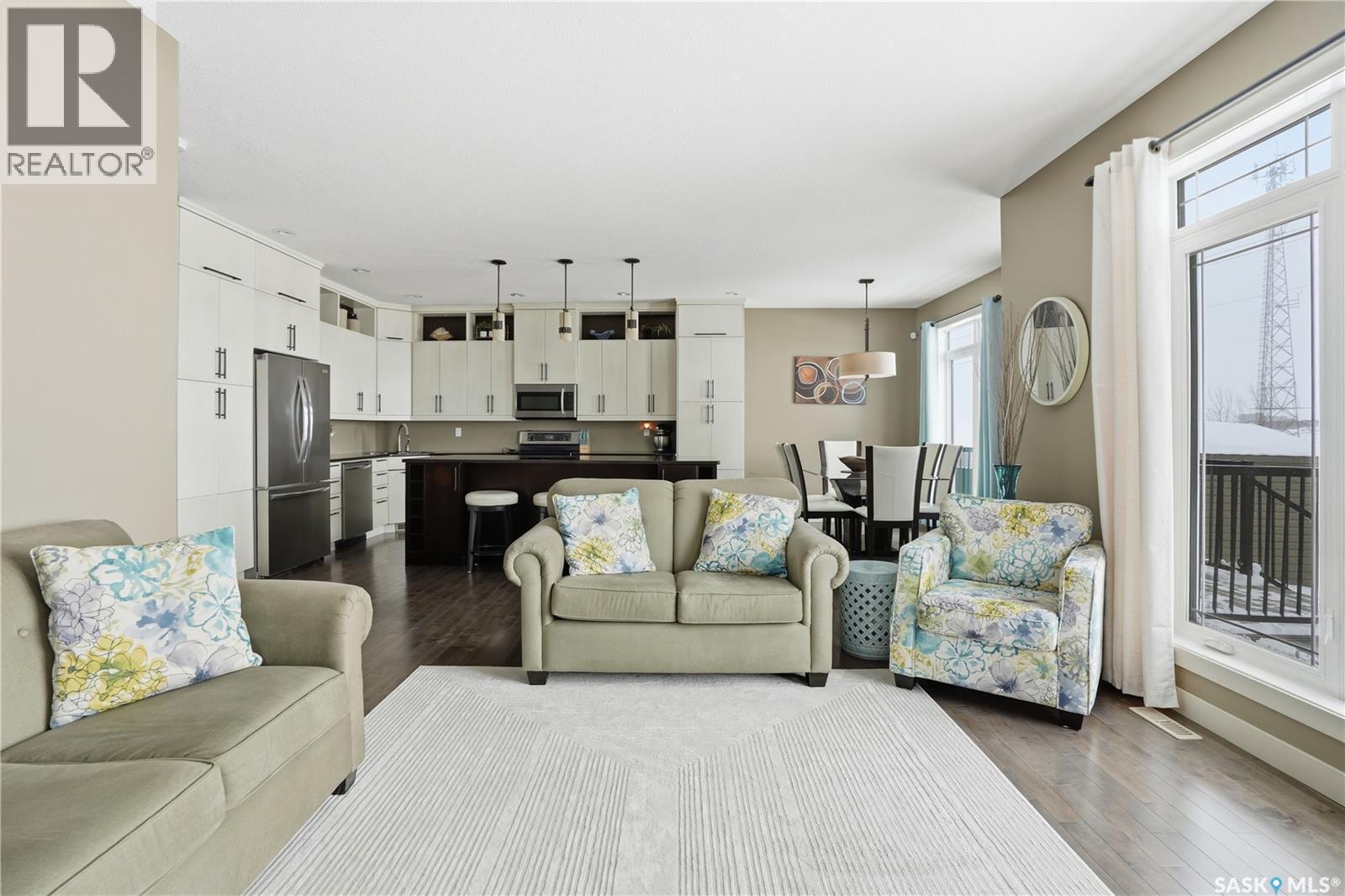 1532 Maple Hill Crescent N, Regina, SK - Indoor Photo Showing Living Room