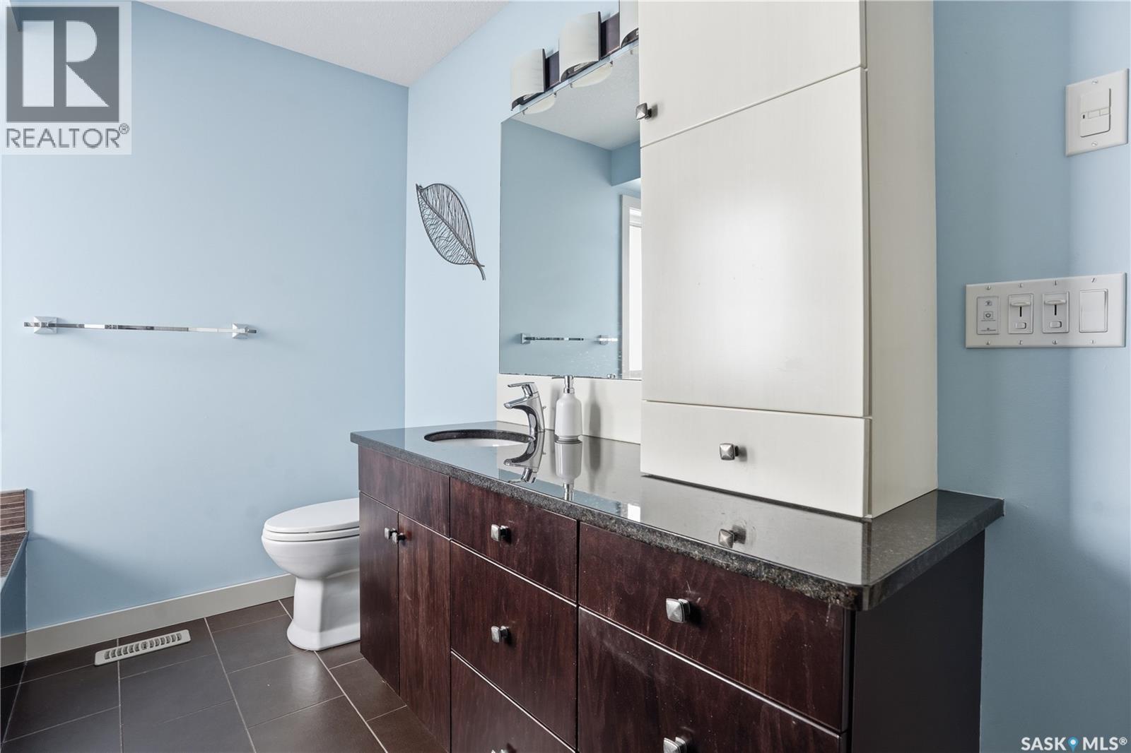 1532 Maple Hill Crescent N, Regina, SK - Indoor Photo Showing Bathroom