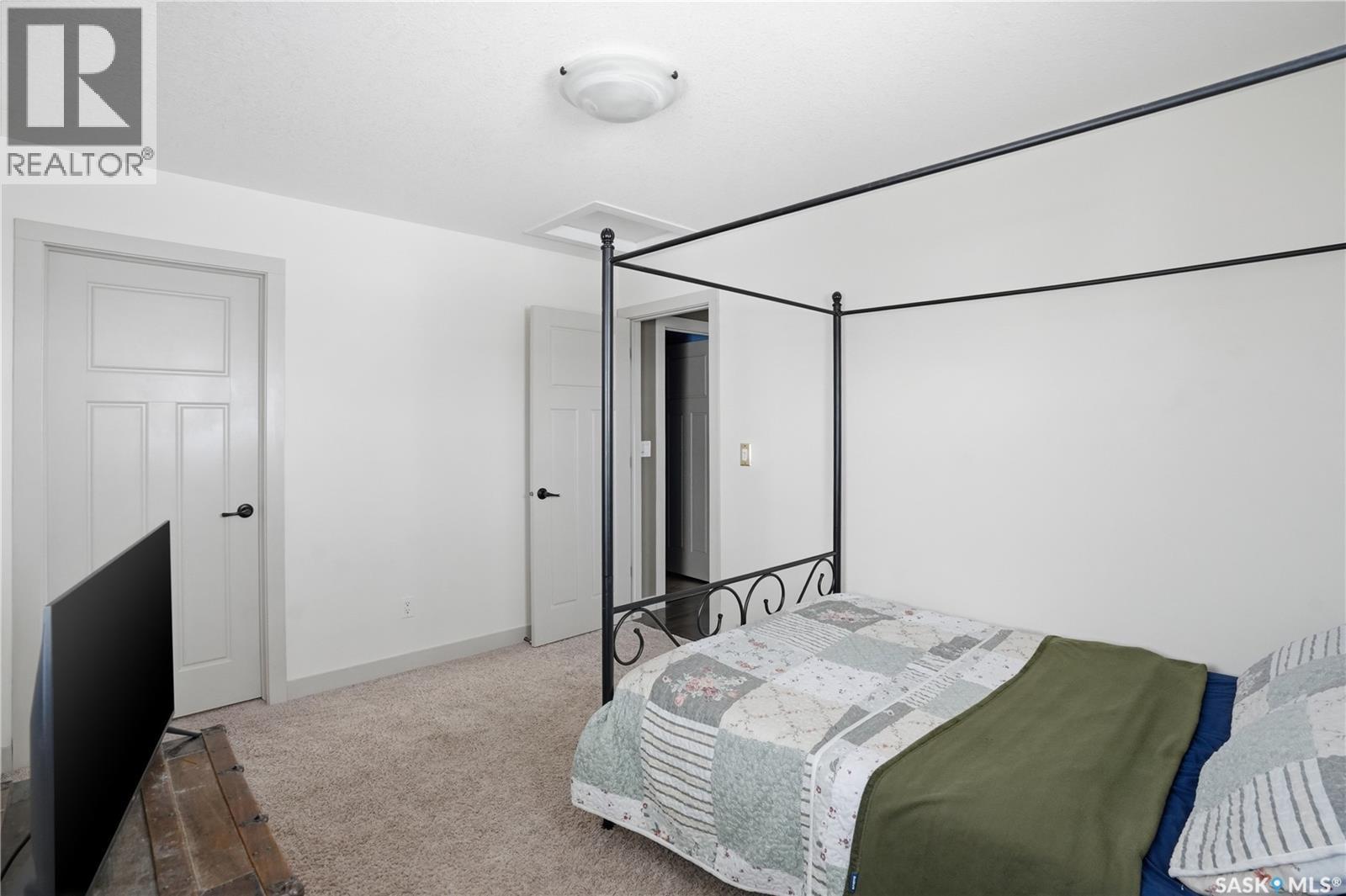 1532 Maple Hill Crescent N, Regina, SK - Indoor Photo Showing Bedroom