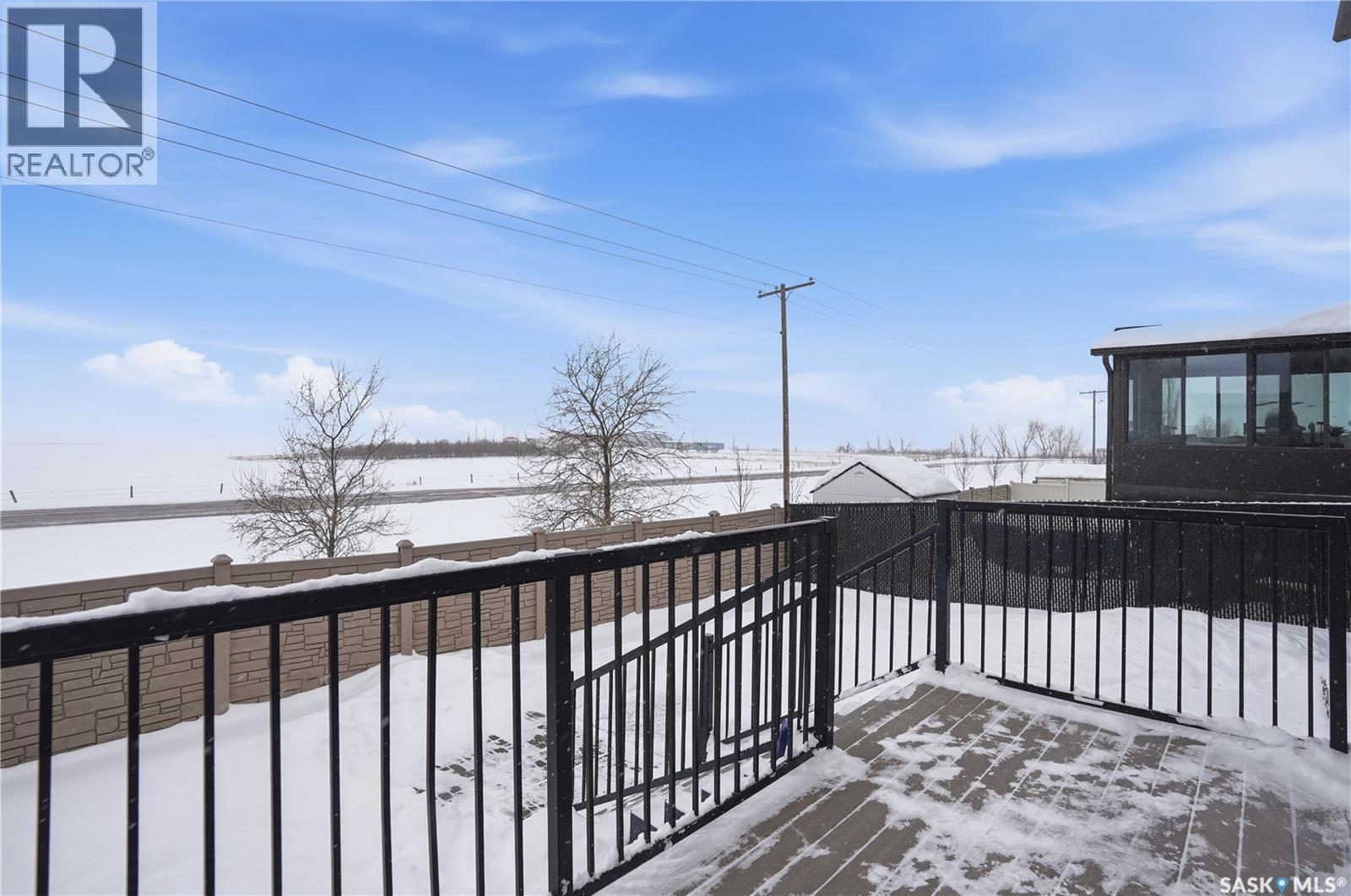 1532 Maple Hill Crescent N, Regina, SK - Outdoor