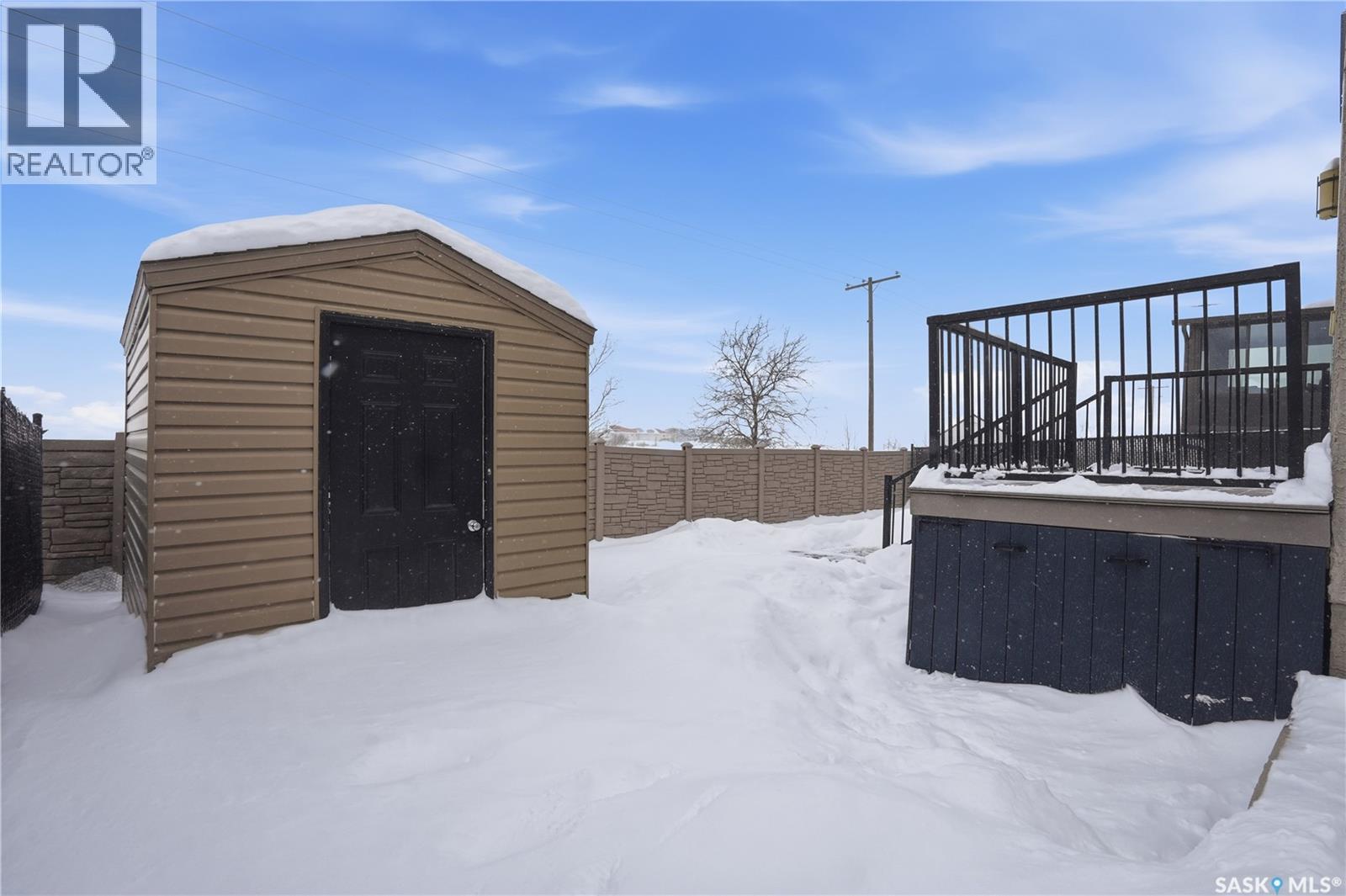 1532 Maple Hill Crescent N, Regina, SK - Outdoor