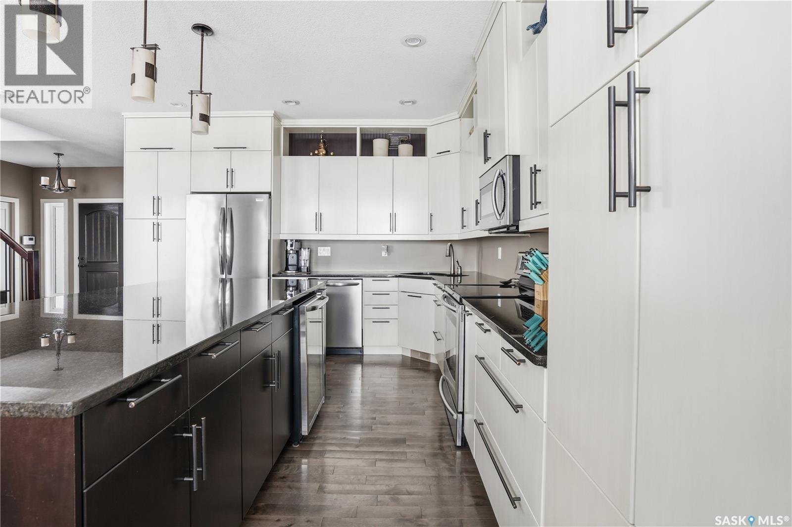 1532 Maple Hill Crescent N, Regina, SK - Indoor Photo Showing Kitchen With Upgraded Kitchen