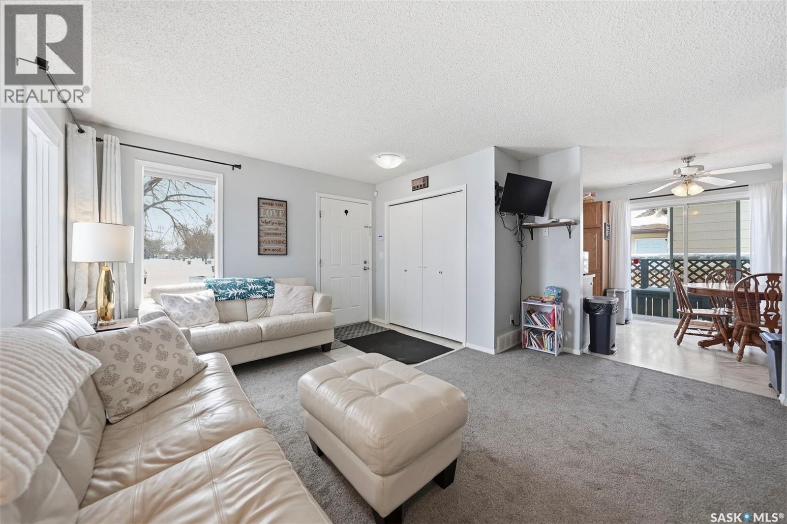3154 33Rd Street W, Saskatoon, SK - Indoor Photo Showing Living Room
