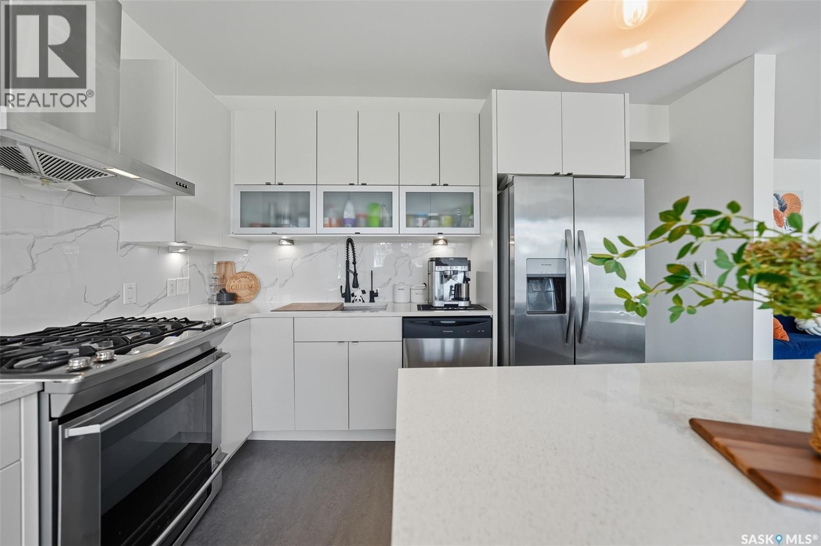 230 Trimble Lane, Saskatoon, SK - Indoor Photo Showing Kitchen With Upgraded Kitchen
