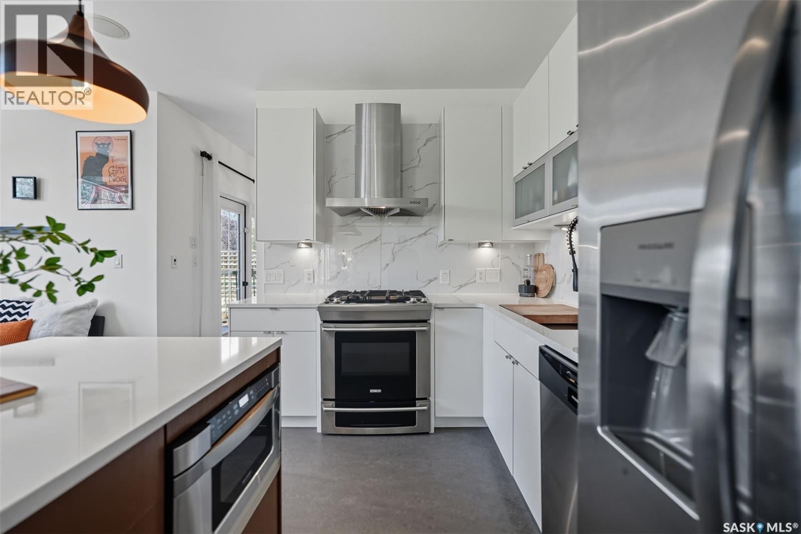 230 Trimble Lane, Saskatoon, SK - Indoor Photo Showing Kitchen With Upgraded Kitchen