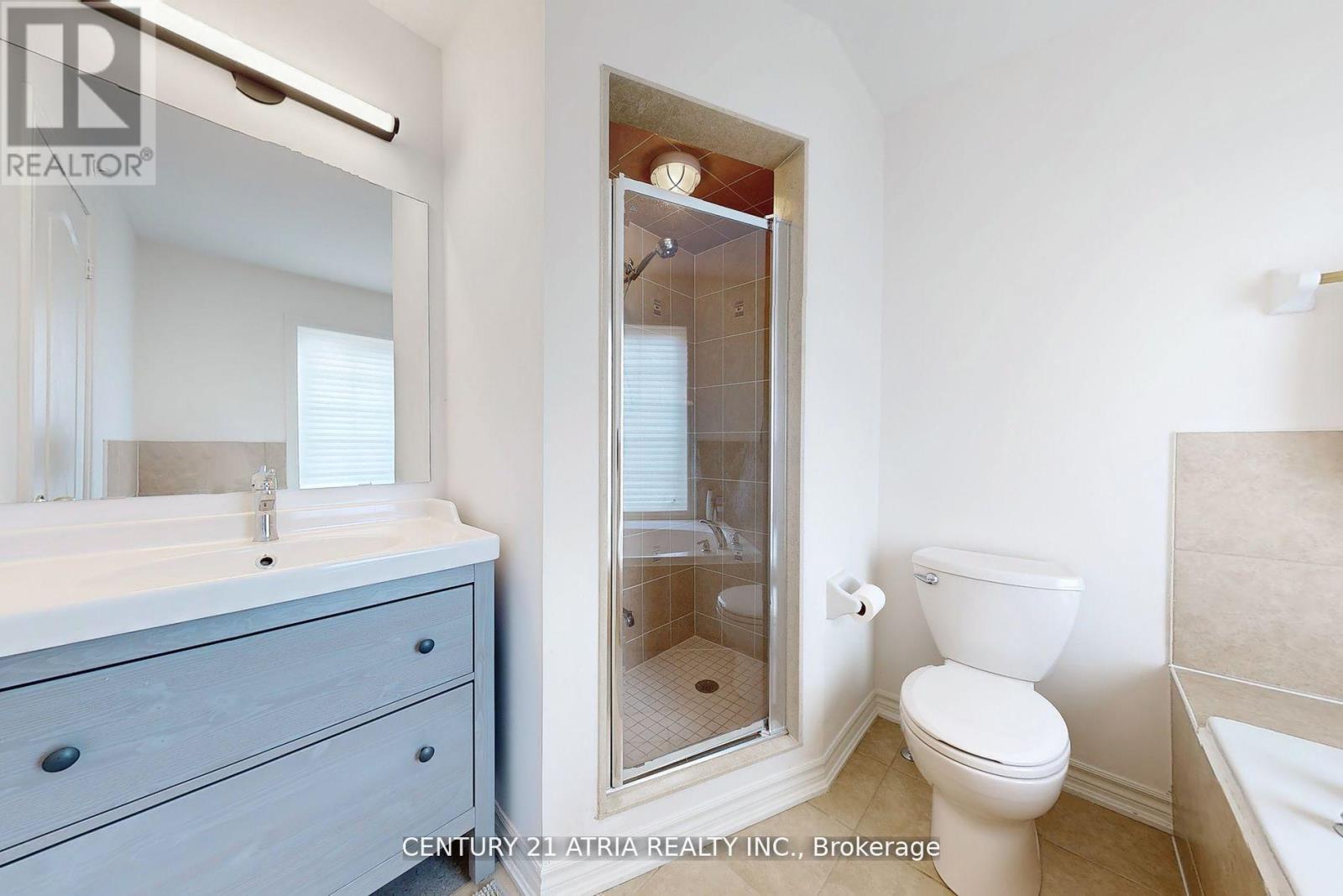 17 Cathedral High Street, Markham, ON - Indoor Photo Showing Bathroom