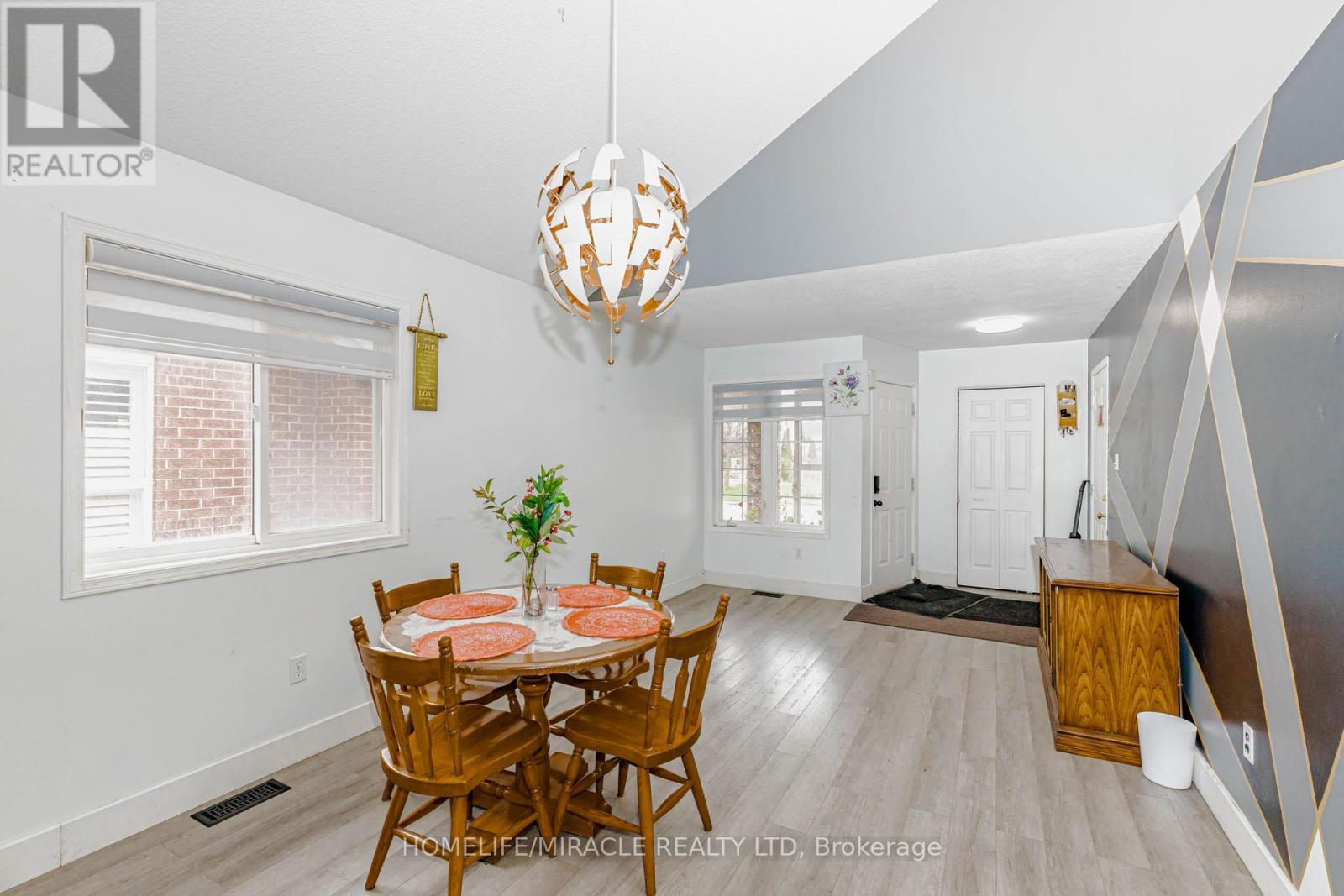 125 Hawkins Drive, Cambridge, ON - Indoor Photo Showing Dining Room