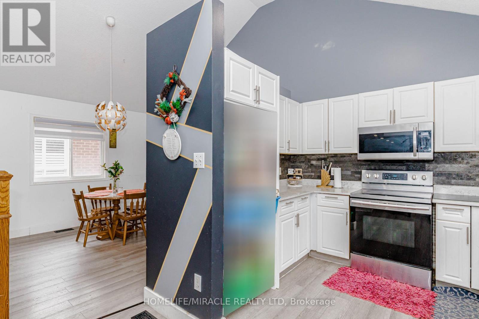 125 Hawkins Drive, Cambridge, ON - Indoor Photo Showing Kitchen