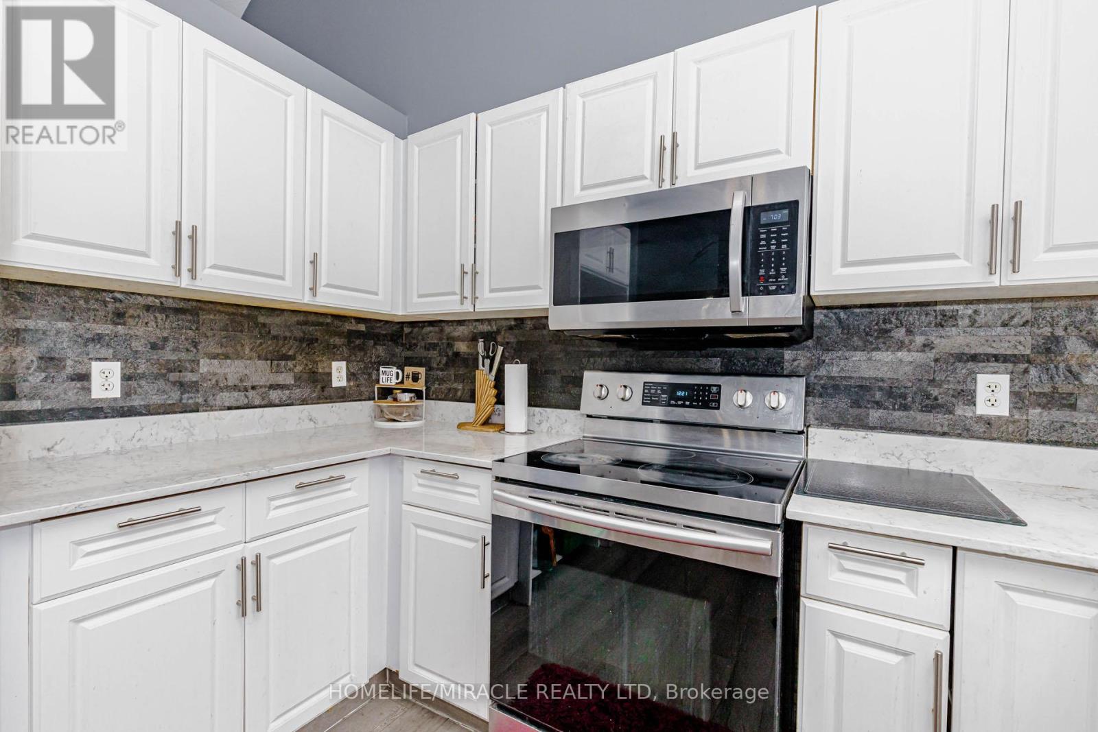 125 Hawkins Drive, Cambridge, ON - Indoor Photo Showing Kitchen